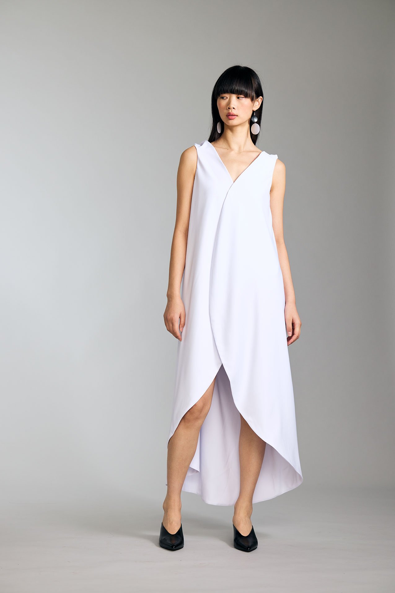 Look24-Shot27-13_MiddyDress_SlipoverInWhiteMatteSatinwithDoubleFabricLining_kottkomm_circlecollection.jpg