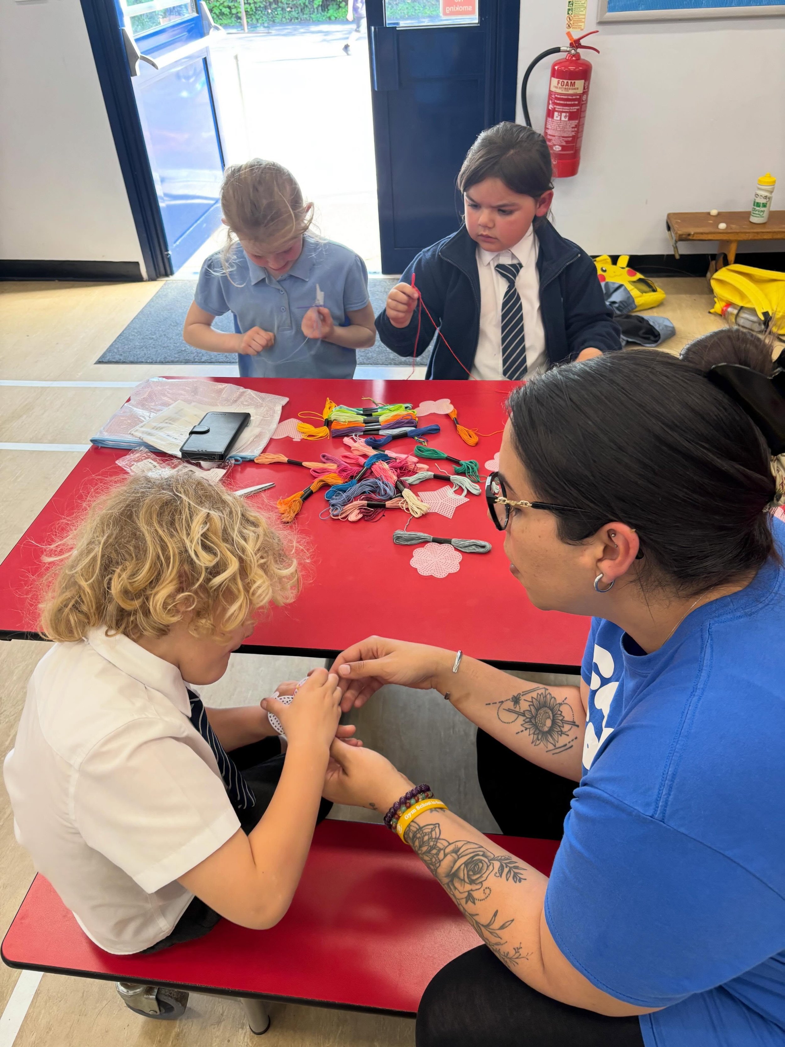 Some of our Reception kiddies had a go at &lsquo;sewing&rsquo; at one of our After School Clubs recently. We love mixing up the crafts &amp; teaching the children new skills ☺️🪡 🧶 

#notyouraverageafterschoolclub #newskills #craftykids #afterschool