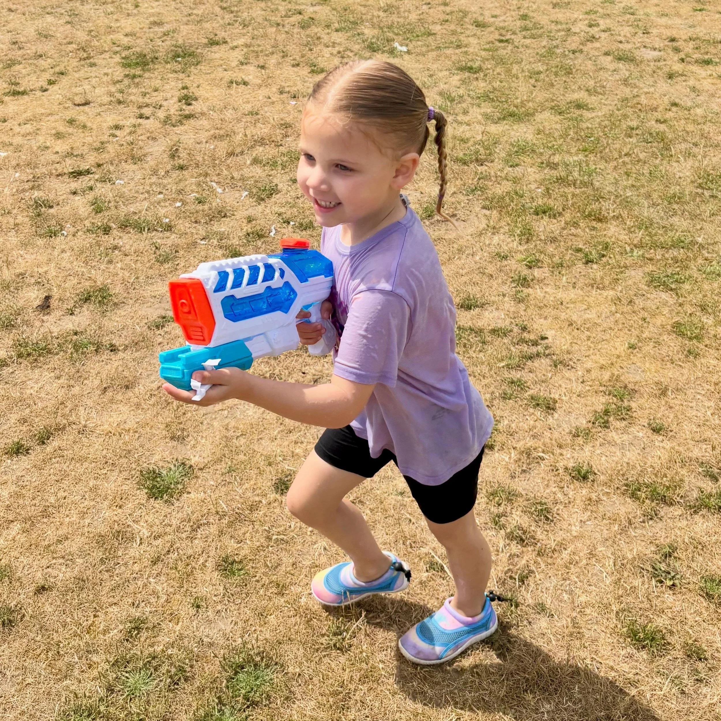 ☀️😎Another warm one today- perfect weather for a water fight! We had some truly EPIC water fights during half Term during our Wet &lsquo;n&rsquo; Wild days at camp! 💦 🔫 

#campepickids #halftermfun #waterfight #heatwave #funinthesun