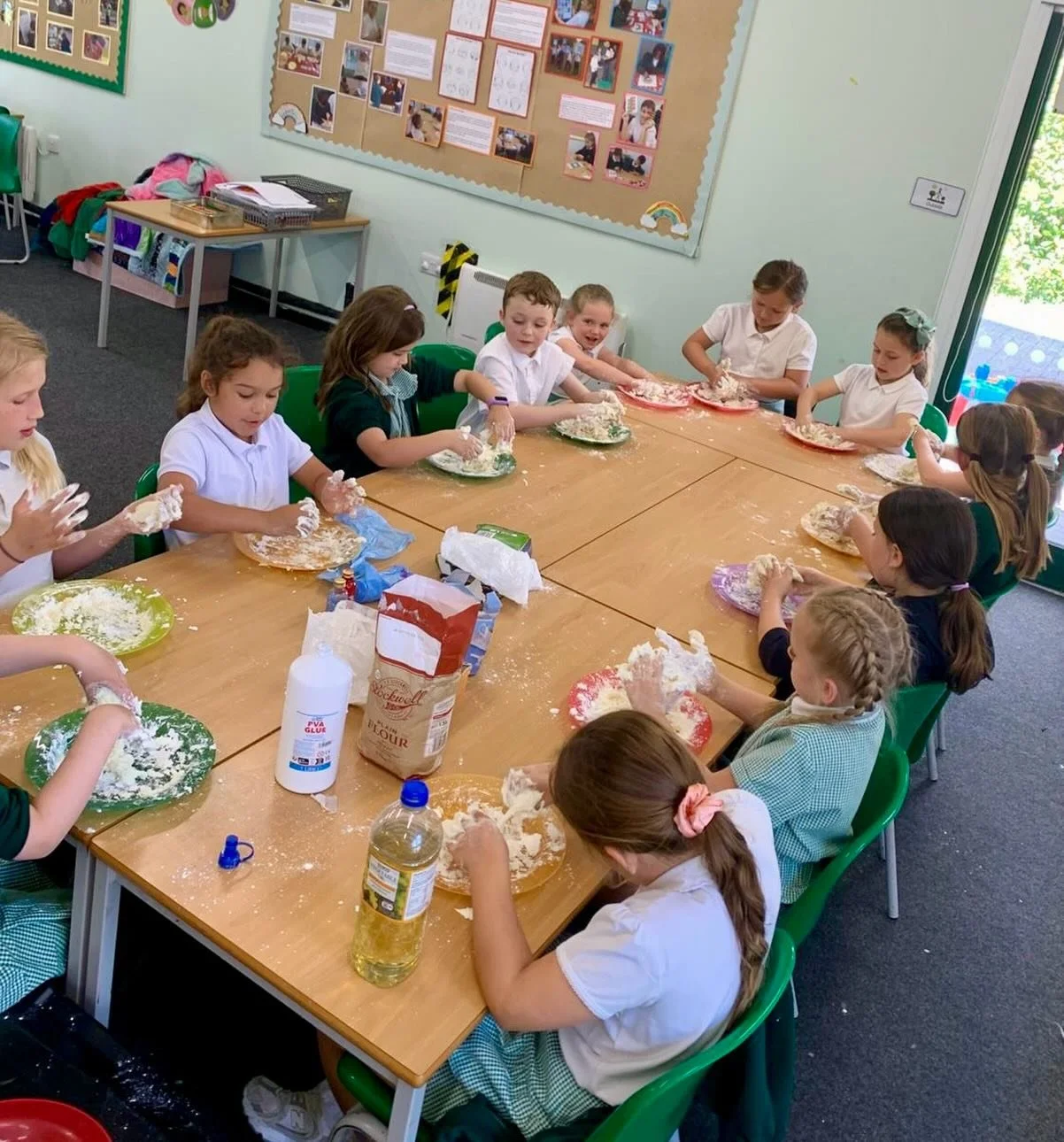 🧪 🫟 Slime making at after school club yesterday&hellip; this one is definitely a favourite with the kids! 🫟🧪 #gettingmessy #slimemaking #afterschoolclub #campepickids #wac