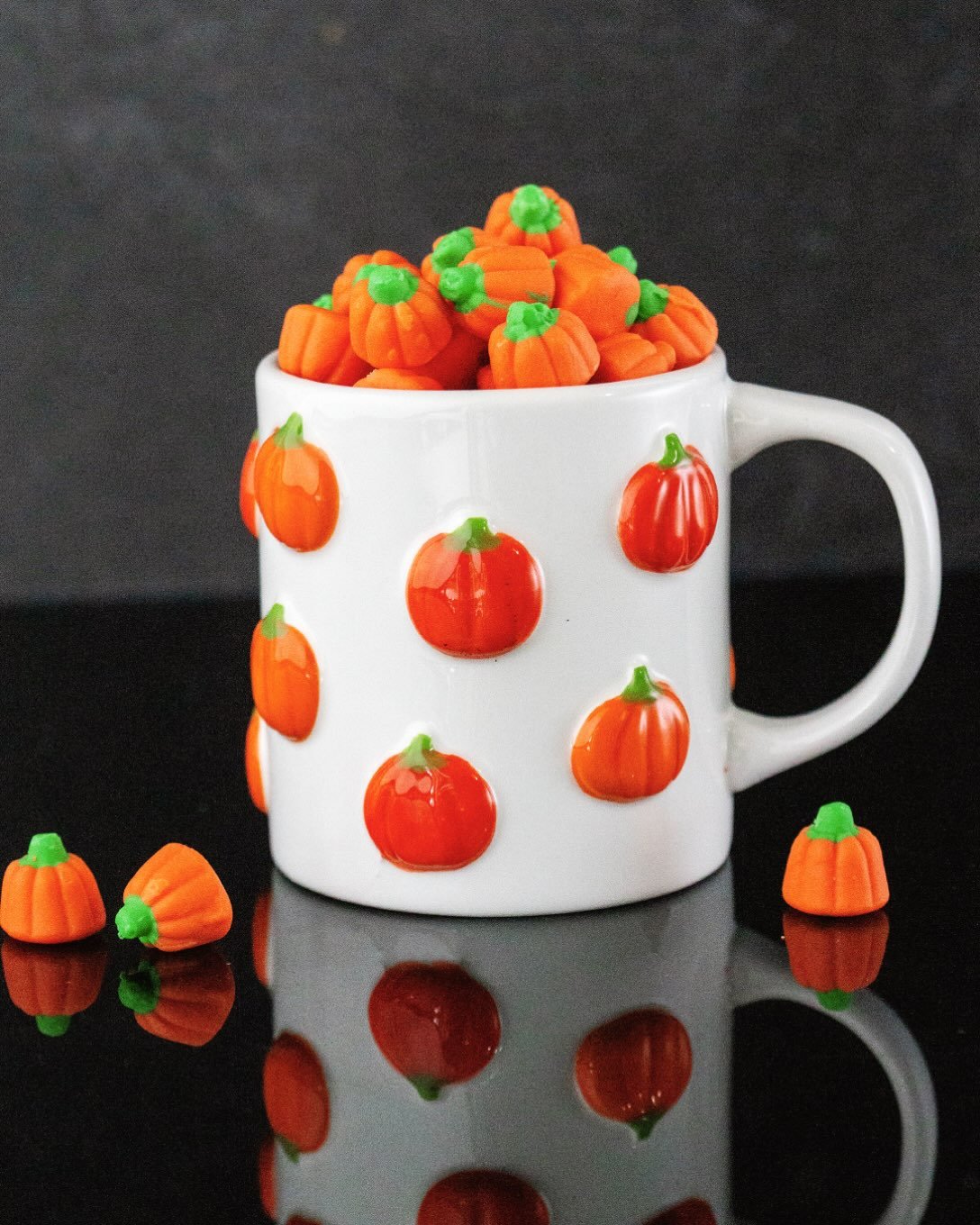 A little seasonal cheer for your morning coffee ☕️🎃 From pumpkins to all things fall, our seasonal mugs are the perfect way to add a touch of autumn to your everyday routine. 🍂