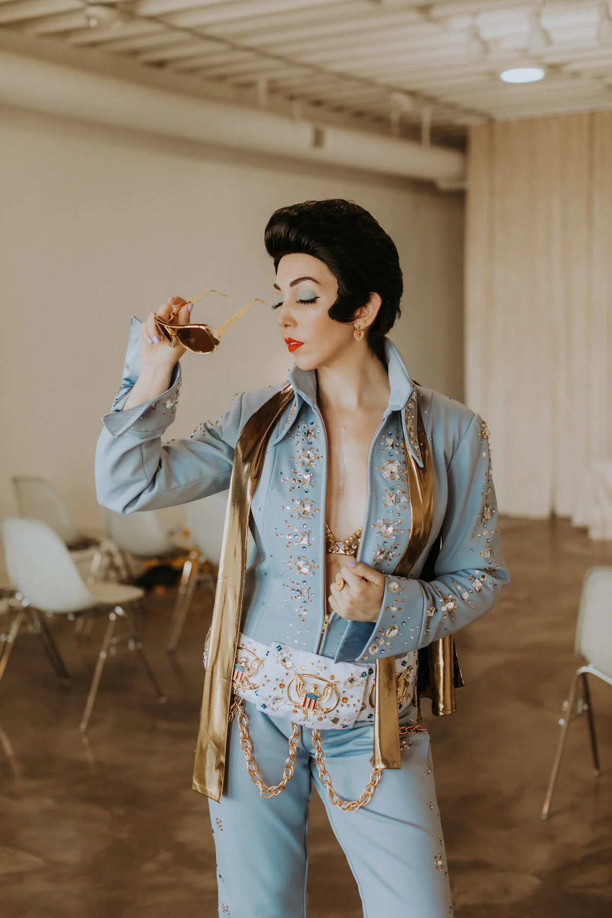 Elvis has entered the chapel! 