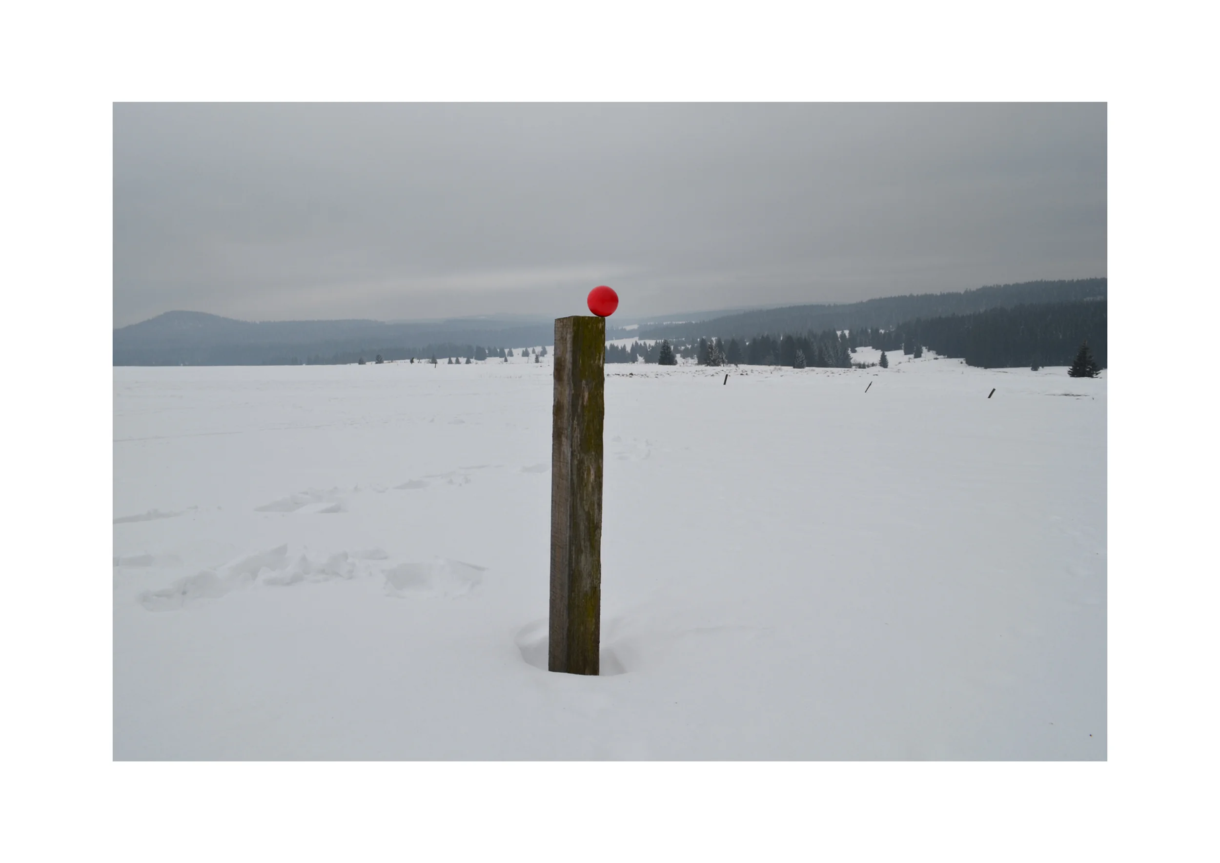Tiny Domingos - Red ball on woodbar winter landscape, Archival digital print (2018)