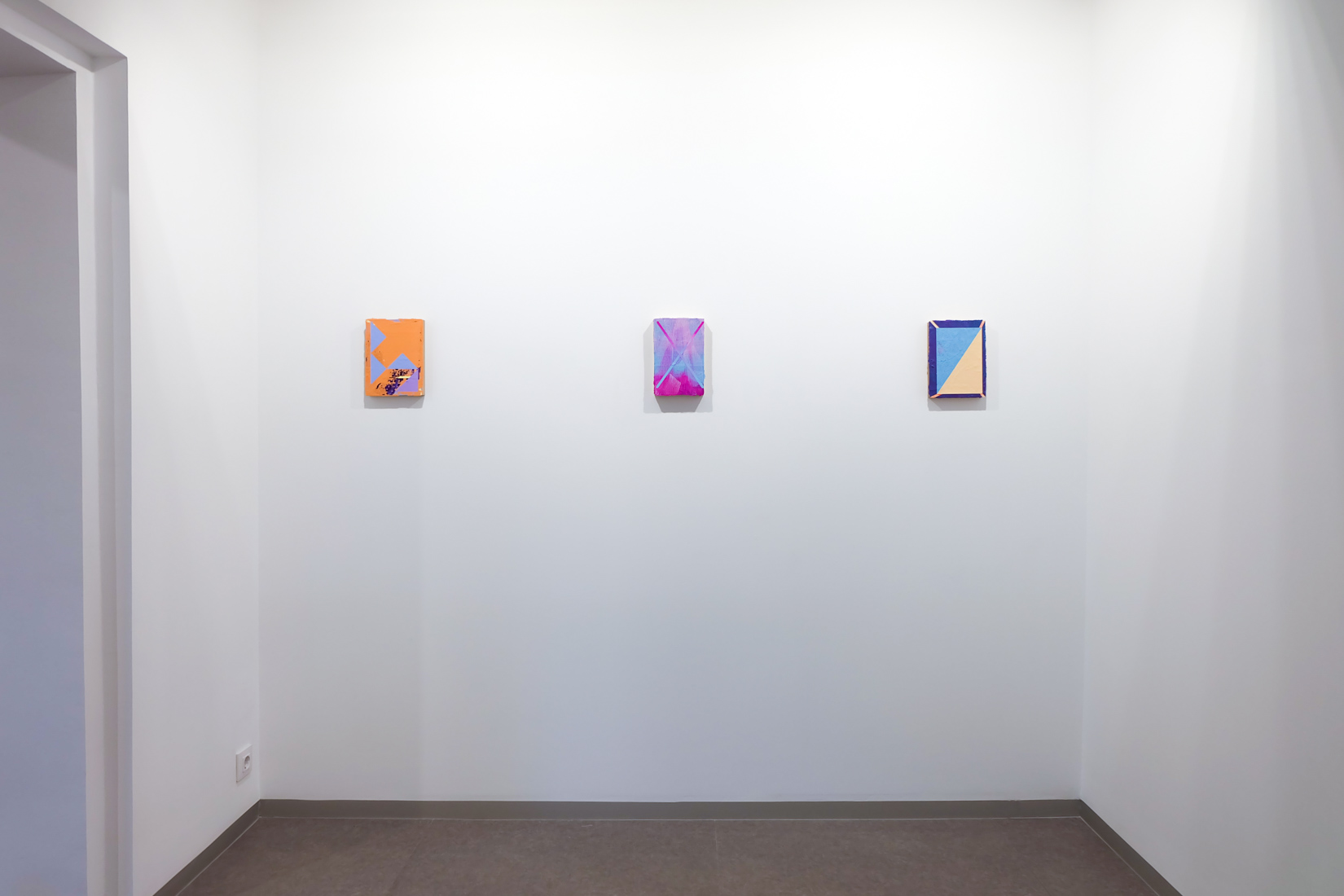 Install shot, Sobre fragmentos y materia , Kir Royal. Photo by Michael Thorp, courtesy of the artist