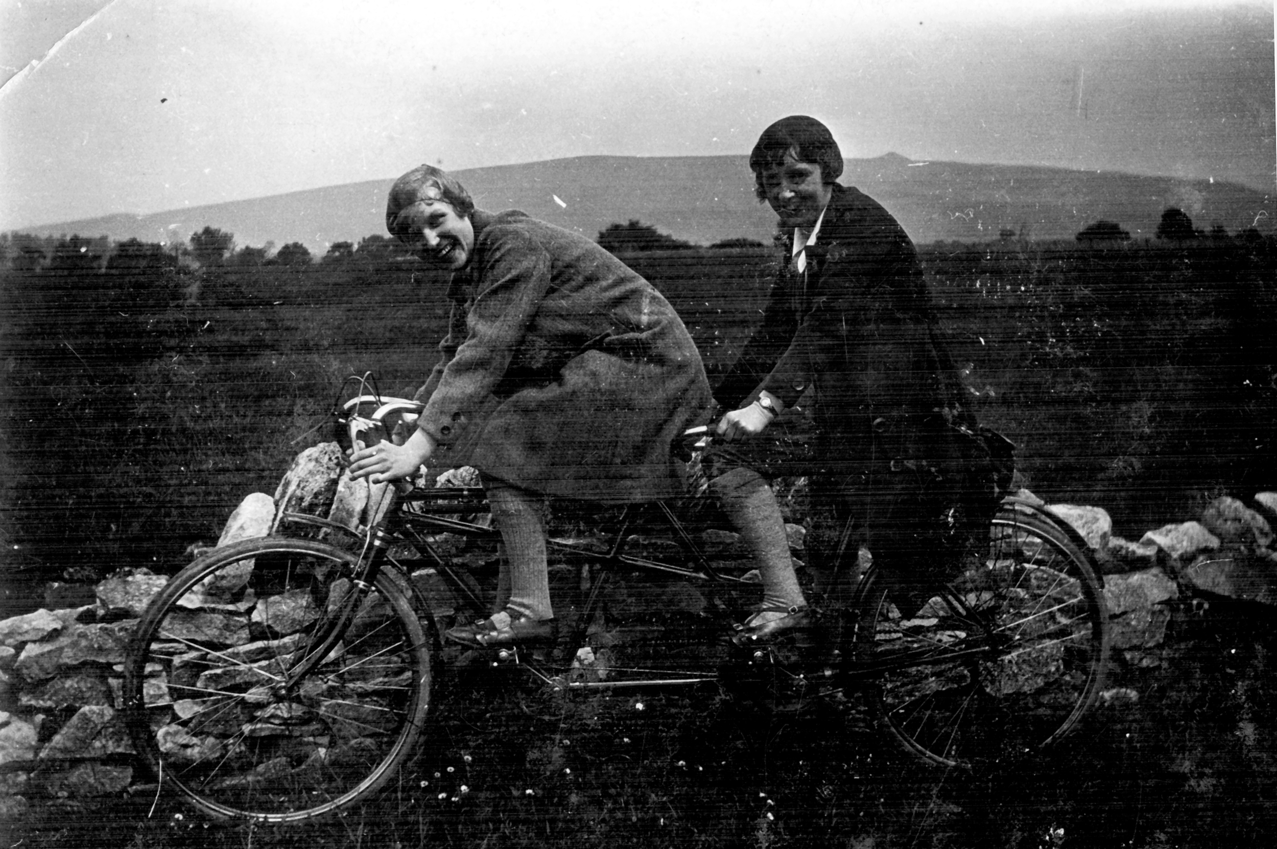 Members of Sheffield Clarion Cycling Section (May Walker nee Fieldhouse (right) and Ethel Holleley (left). Image courtesy of www.picturesheffield.com and G. Frost/Sheffield Archives and Local Studies Library
