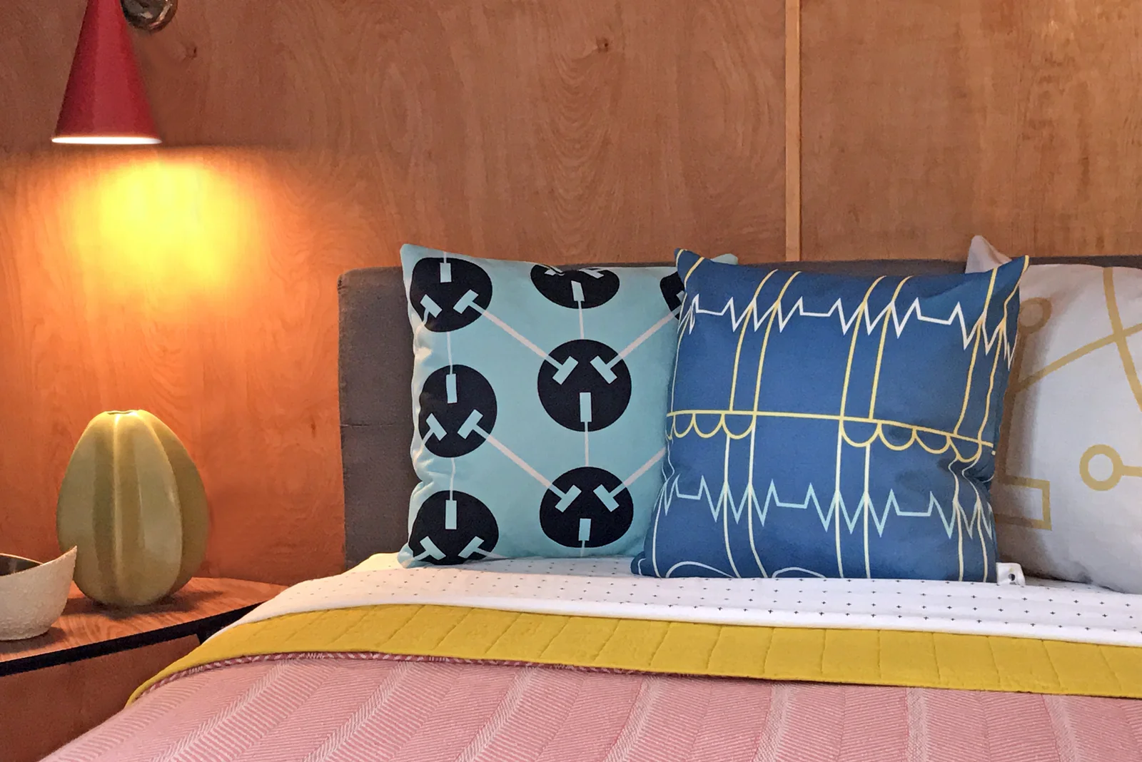 bedroom-pillows2.jpg
