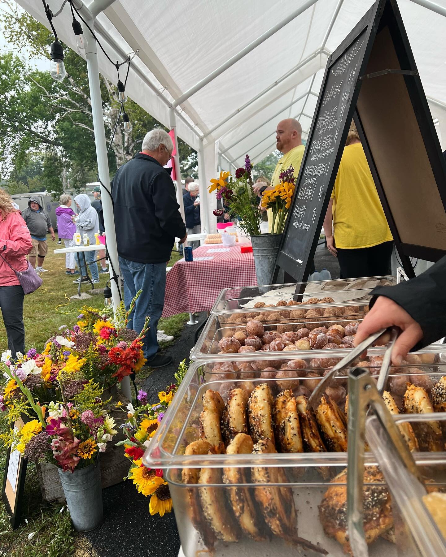 FARMERS MARKET SATURDAY MORNING :
focaccia ! 
salt loaf
freak breads
cinny rolls 
kolaches
currant thumbprints
chocolate coriander shortbread
double chocolate cookies
oaty chip cookies
triple berry crumbles
jerky
strawberry lemonade 
cofffffeeeeeee
y