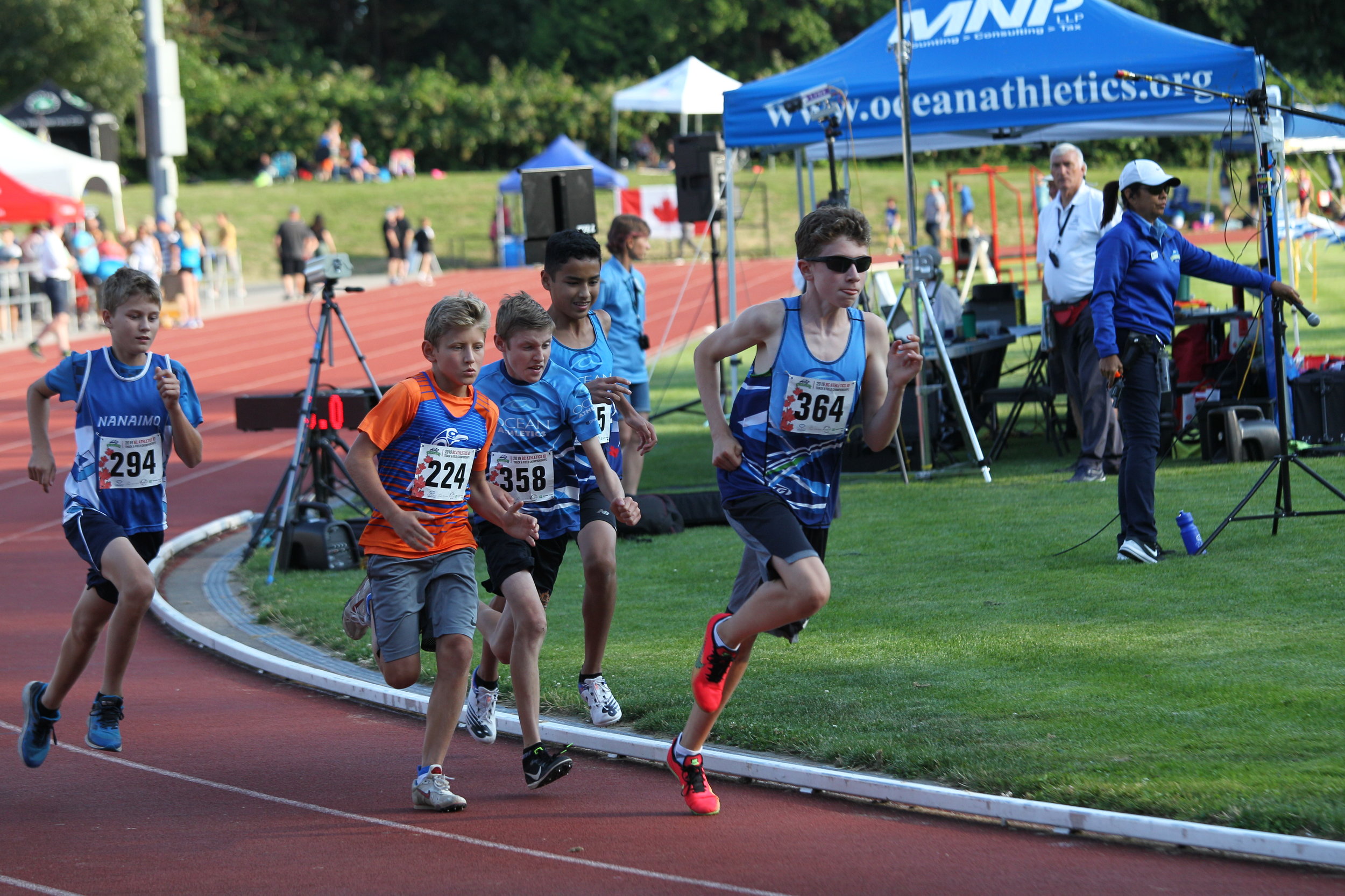 Friday evening action at the BC JD Championships - Photos by Gord and Milena Kalisch