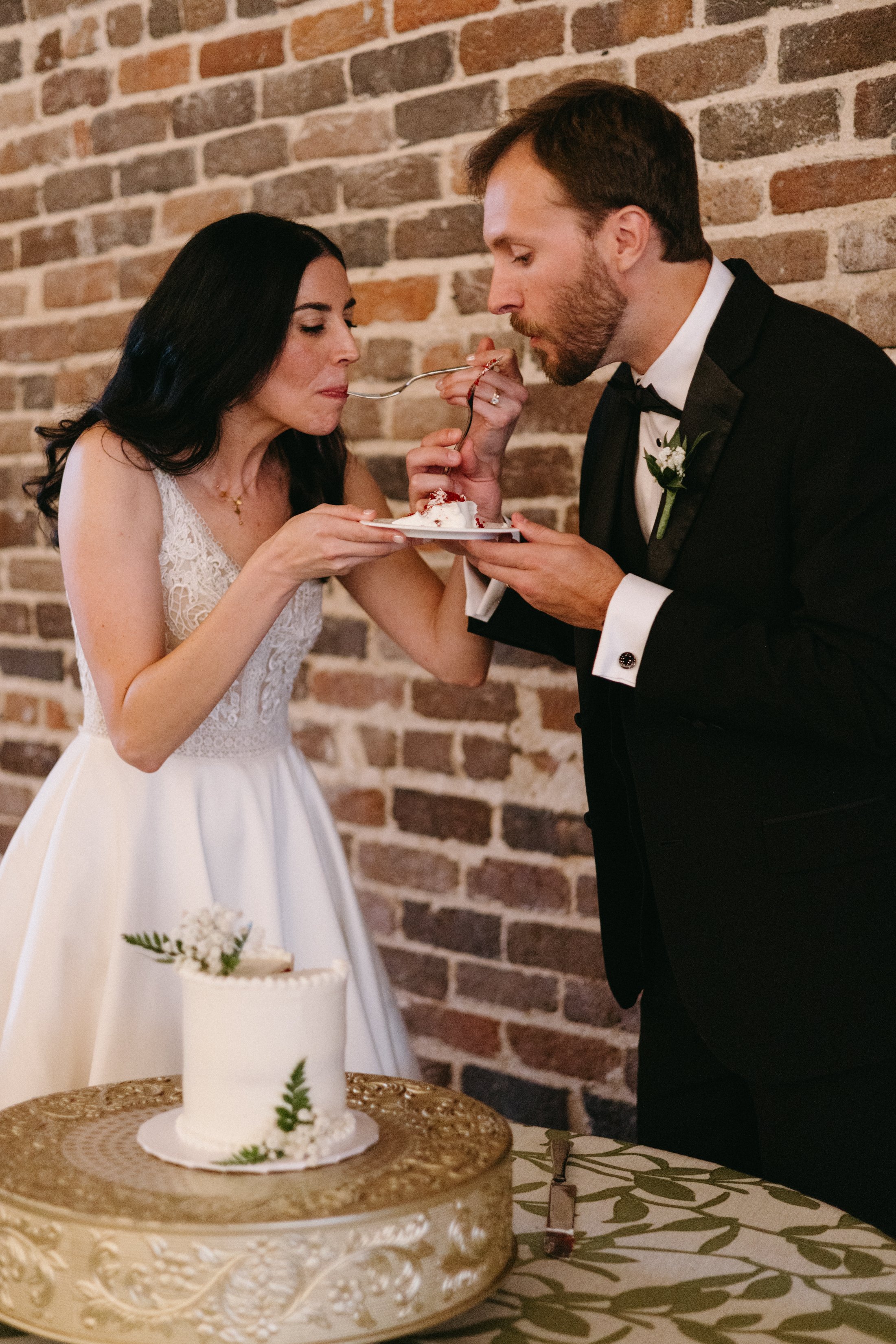 bride and groom photo at downtown Knoxville tn wedding at the press room