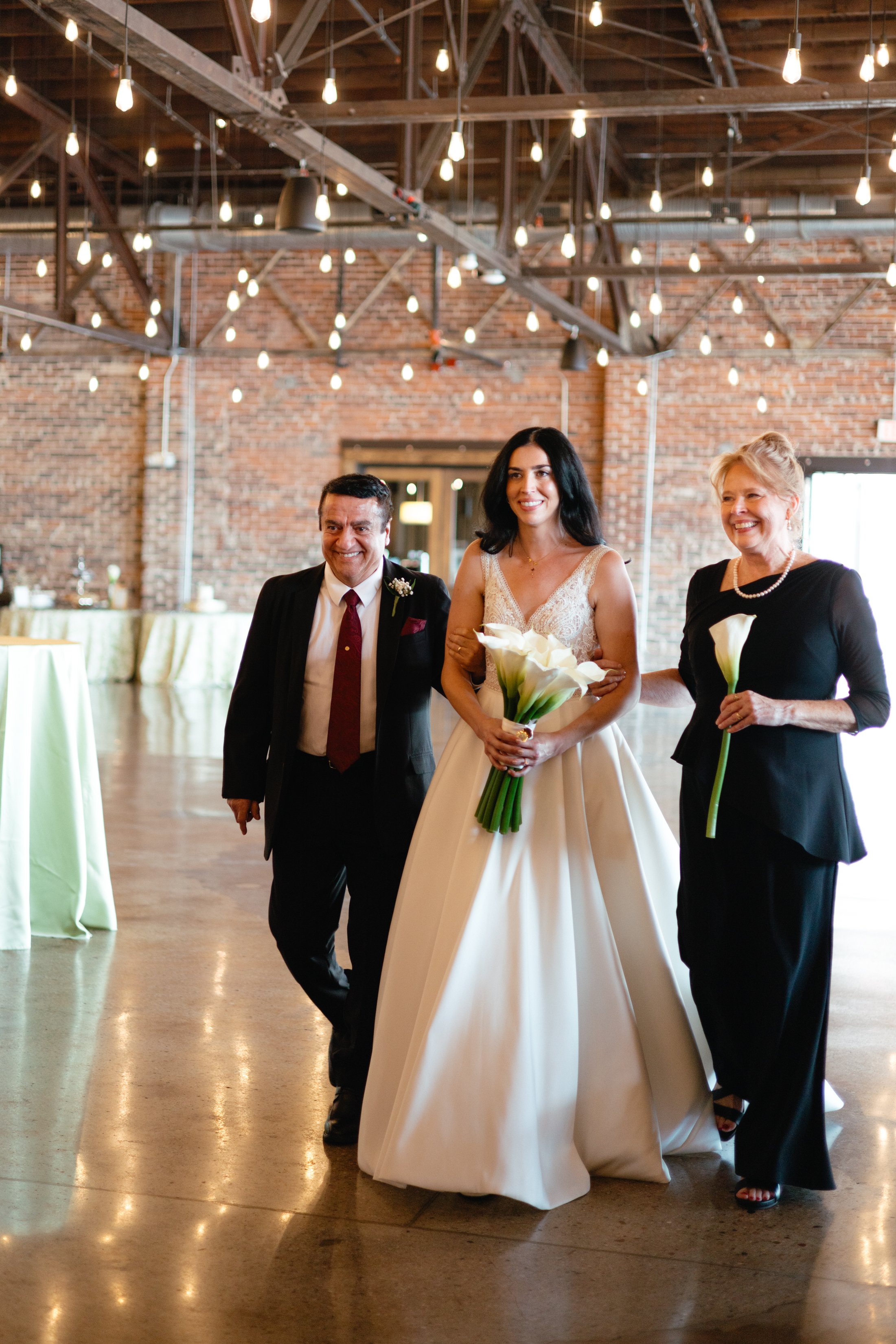 bride and groom photo at downtown Knoxville tn wedding at the press room