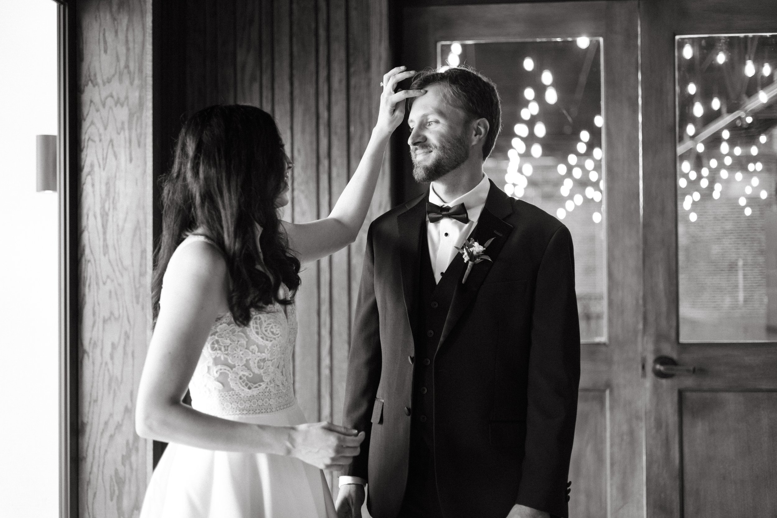 bride and groom photo at downtown Knoxville tn wedding at the press room