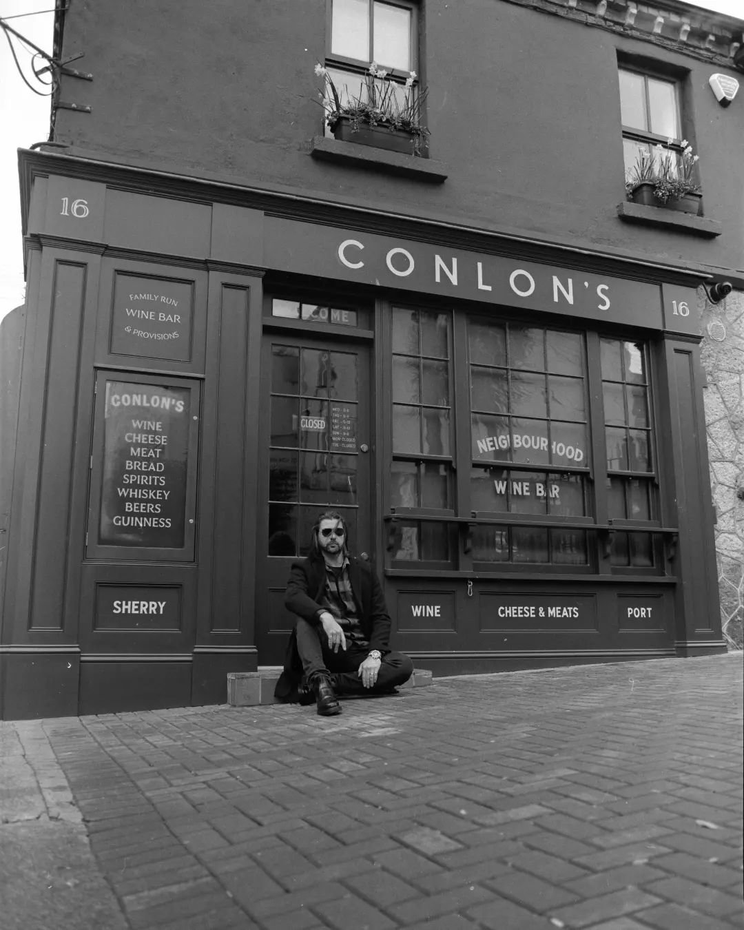 Only a Bon viveur waits for wine bars to open

Some more analogue with the fabulous Carl!

Mamiya RB67//65f4.5

Ilford FP4+ 125@125

Home develop and scan

#filmphotography #paradisaeart #onfilm #filmisnotdead #analogphotography #mediumformat #analog