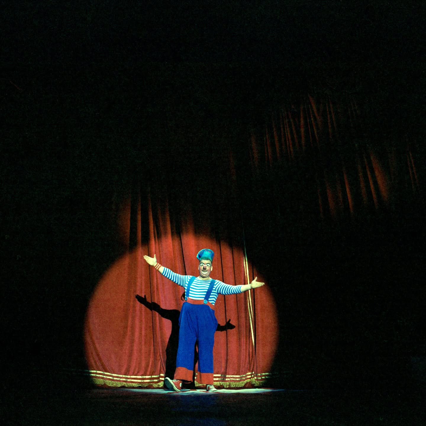 Circus. What colour film is for.

I've been a big fan of Otto the clown for years and was lucky enough to do a portrait session with him last week when Fossetts came to town. I've been going to Fossetts since I was a baby myself and was thrilled to h