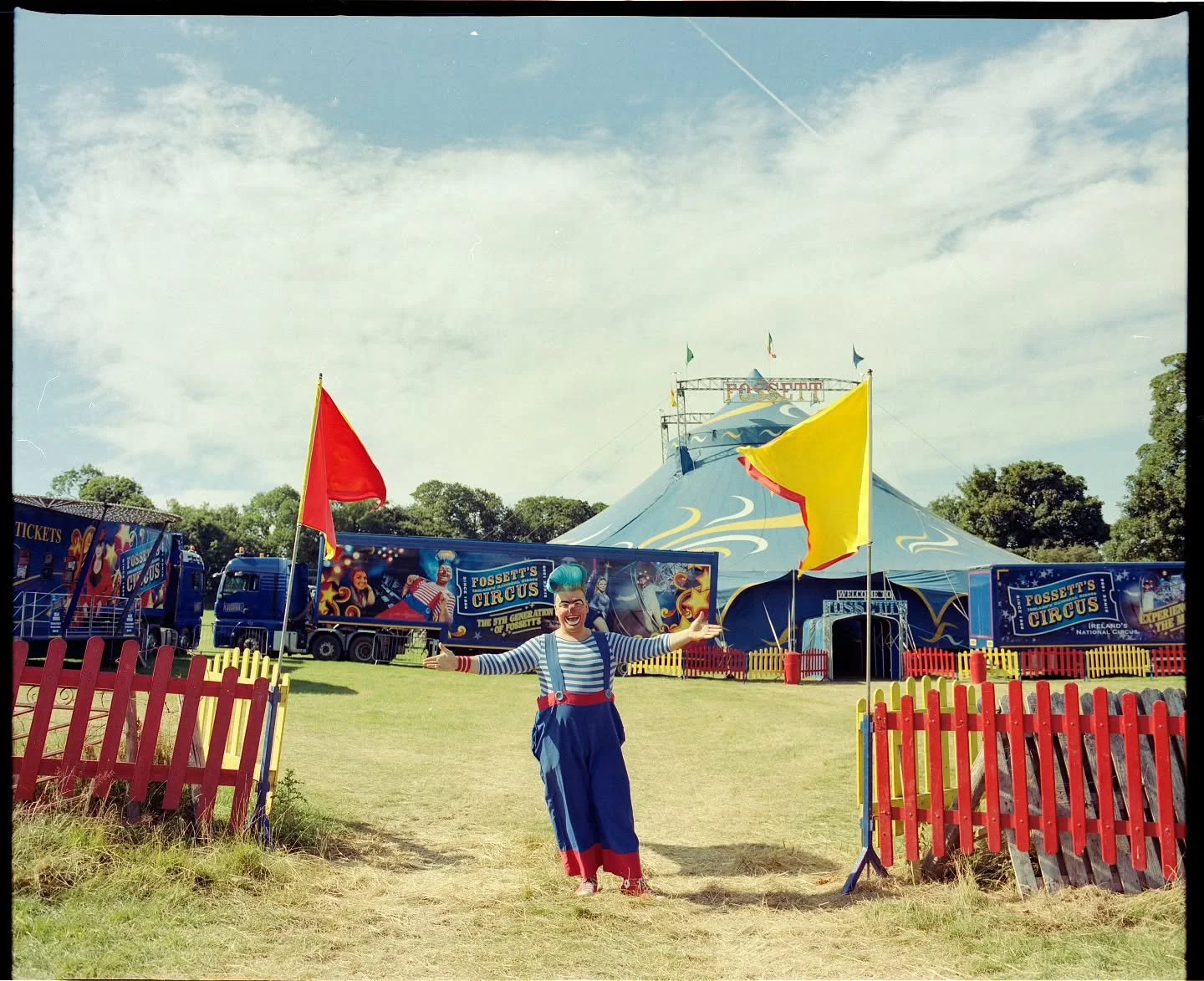 EXT. CIRCUS - DAY (1)

Mamiya RB67 // Portra 400 120
Home develop and scan 

More from a session with Otto the clown. Outside the big top. More to come!

For the first time I didn't bring a digital camera at all and just quickly shot off a couple of 