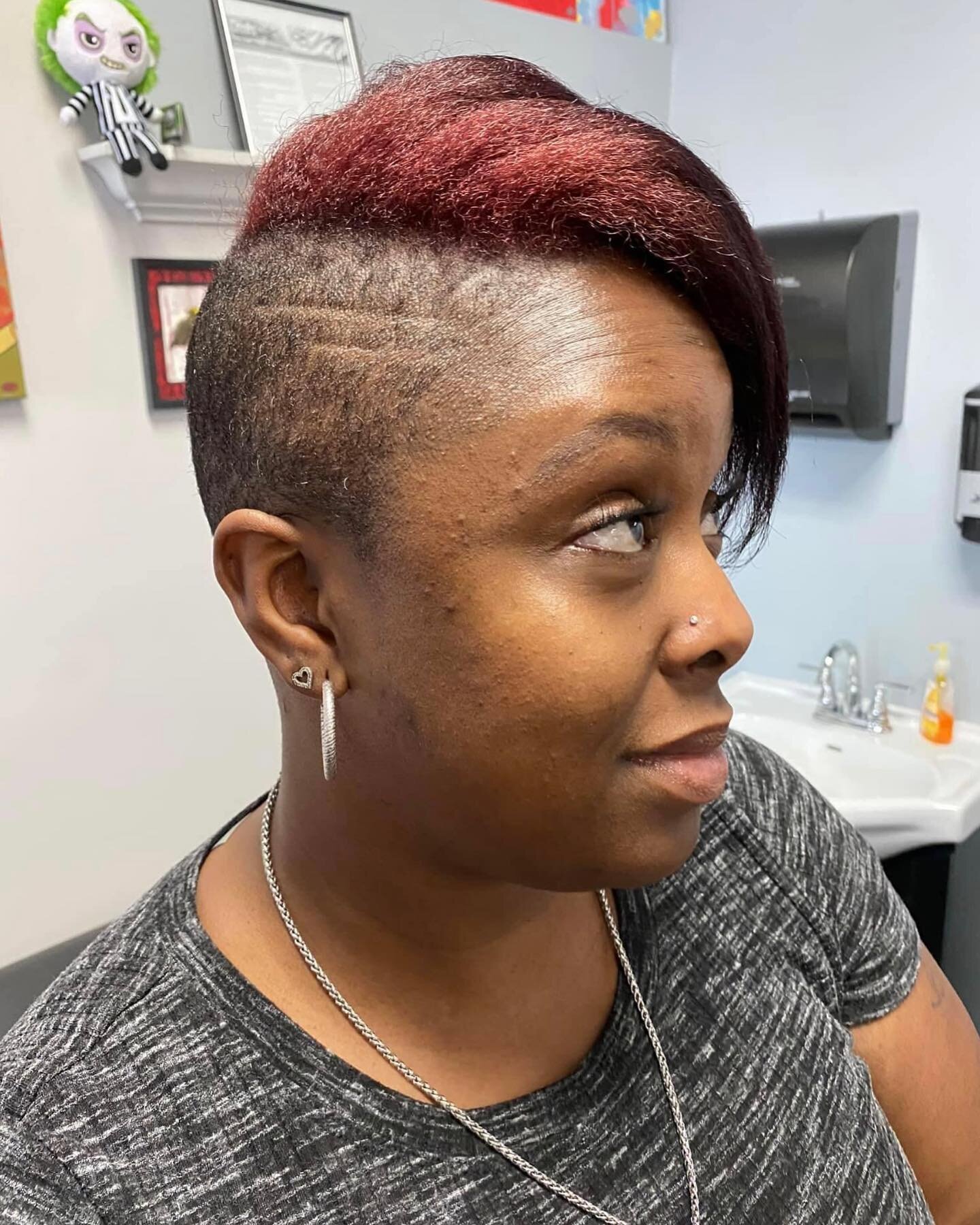 Right nostril piercing #sincerelystabbingyou #needlegumption #professionalpiercingsbyangie
