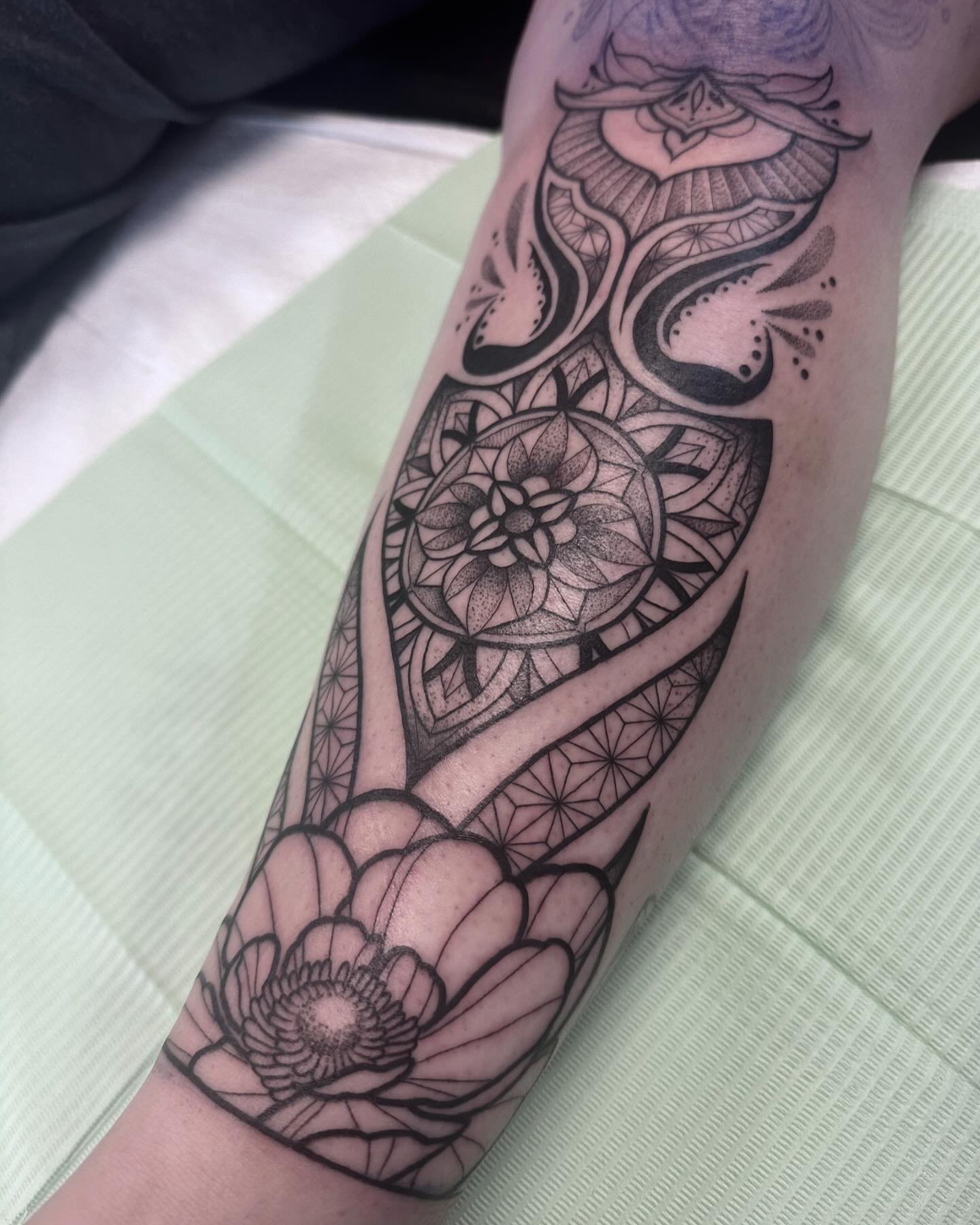 The start of a really cool leg sleeve 😏😍 Thanks Alizabeth for the trust yesterday!