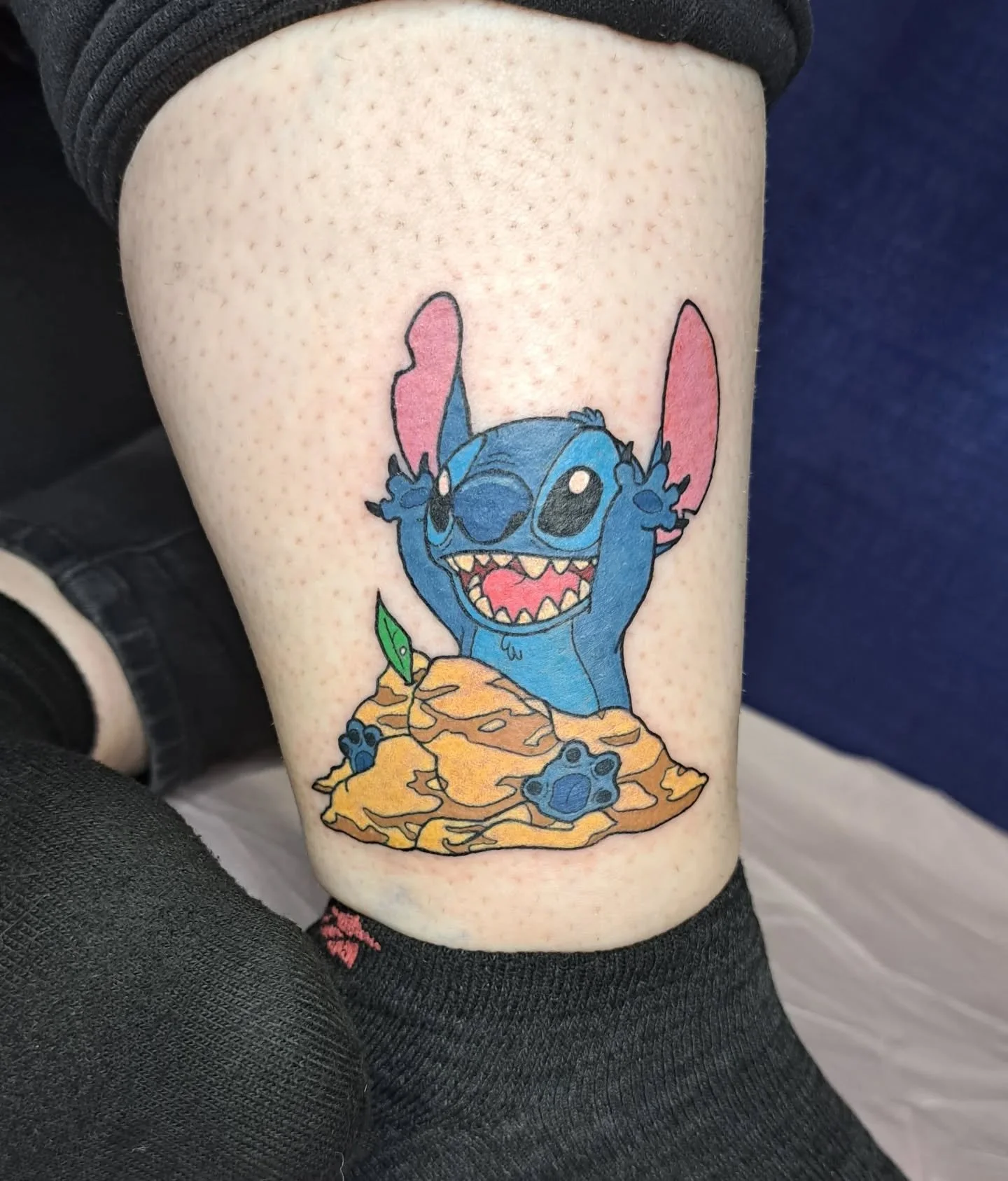 Stitch and his sand castle! Came out SO cute! Look at him! 👽
#tattoo #tattoos #tattooartist #tattooshop #illinoistattooartist #art #liloandstitch #stitch #disney