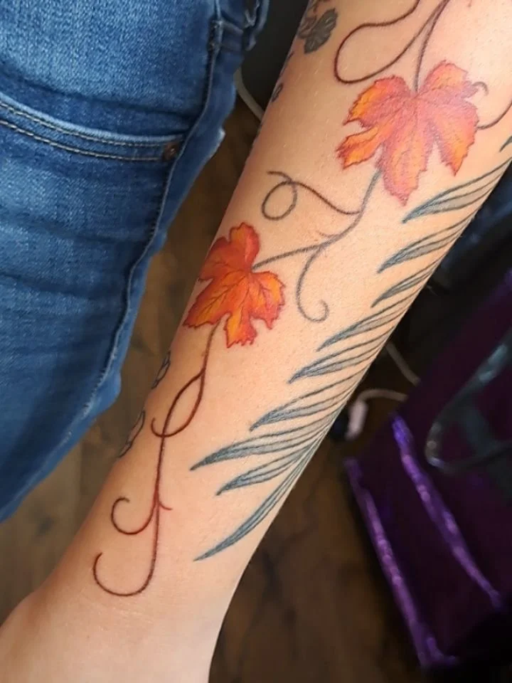 Healed lines, fresh colors for Natali's leafies! 🍁

#tattoo #tattoos #tattooartist #tattooshop #illinoistattooartist #art #leaves