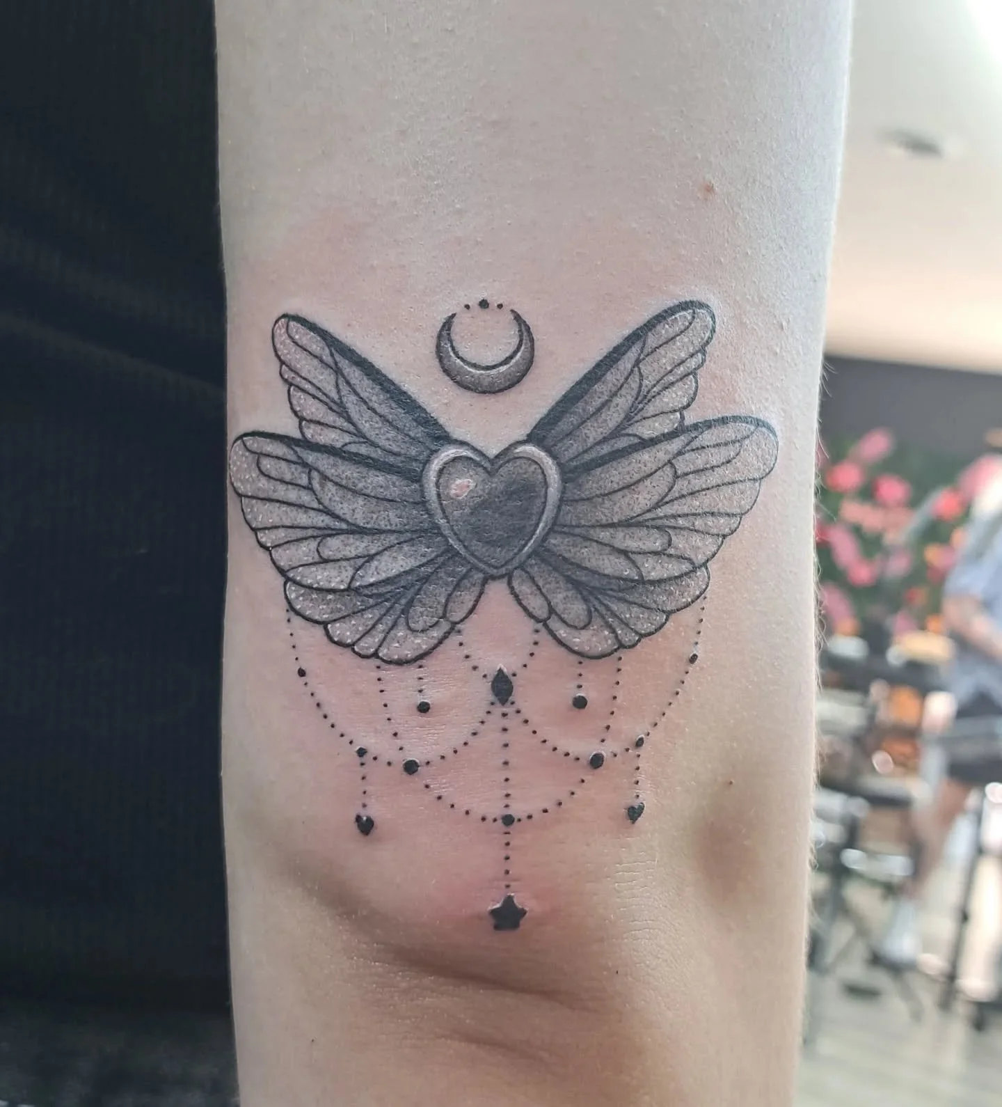 One dope fairy wing charm thing 🦋🩶 for @imchloeadele !

#tattoo #tattoos #tattooartist #tattooshop #illinoistattooartist #art #fairy #faerie #fairywings