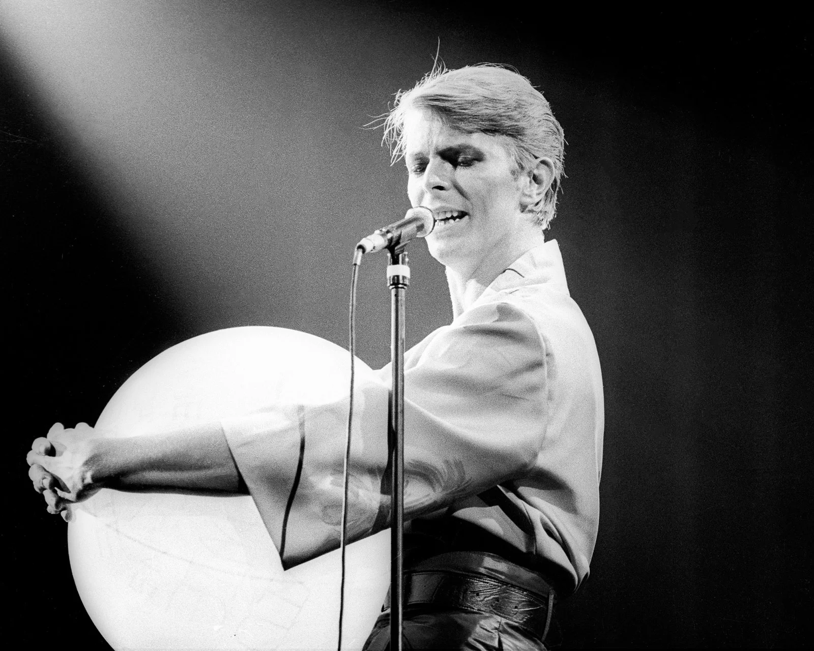 DAVID BOWIE (2) FRESNO CONVENTION CENTER APRIL 2, 78