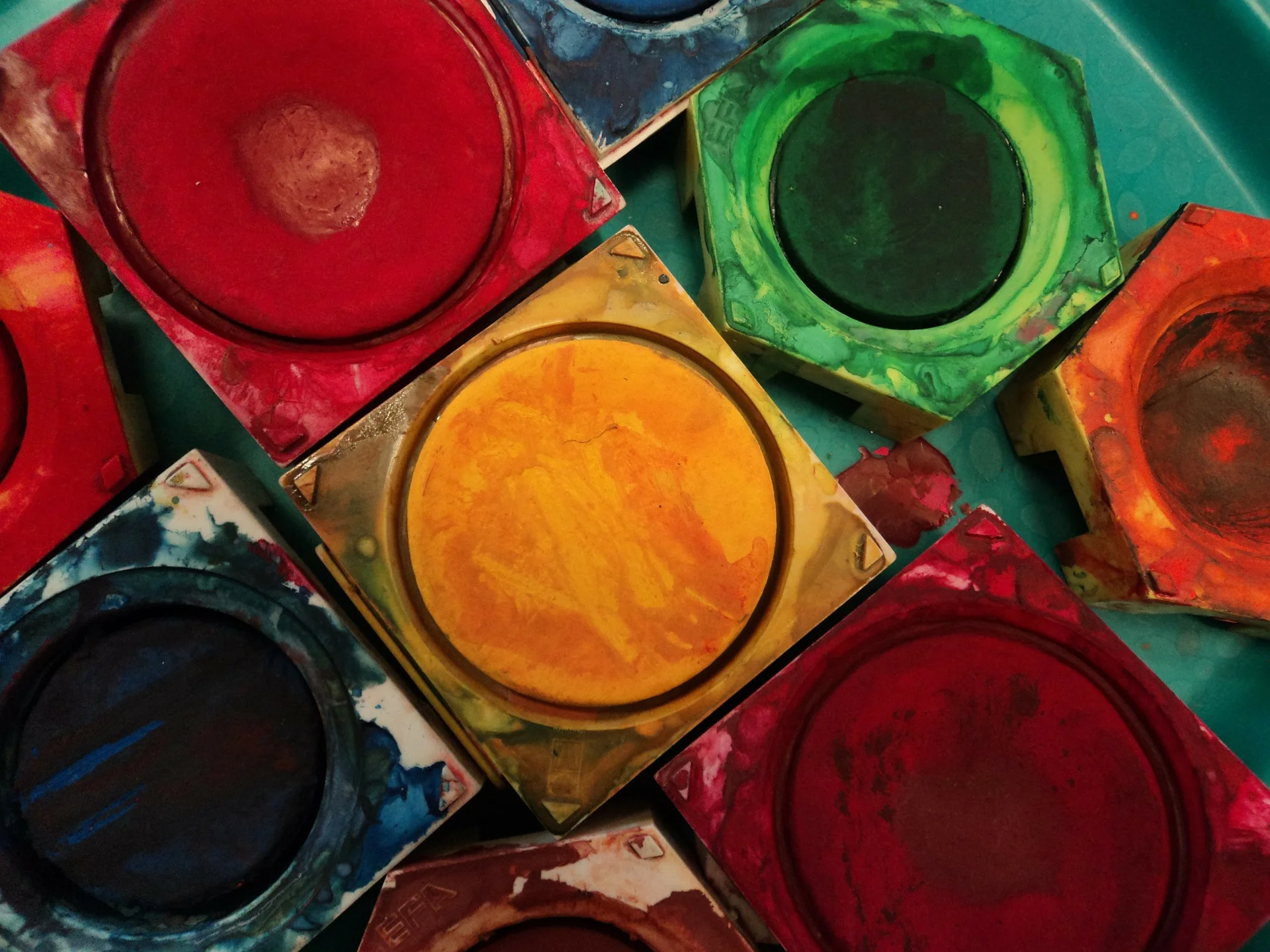 color-91059_1920.jpg