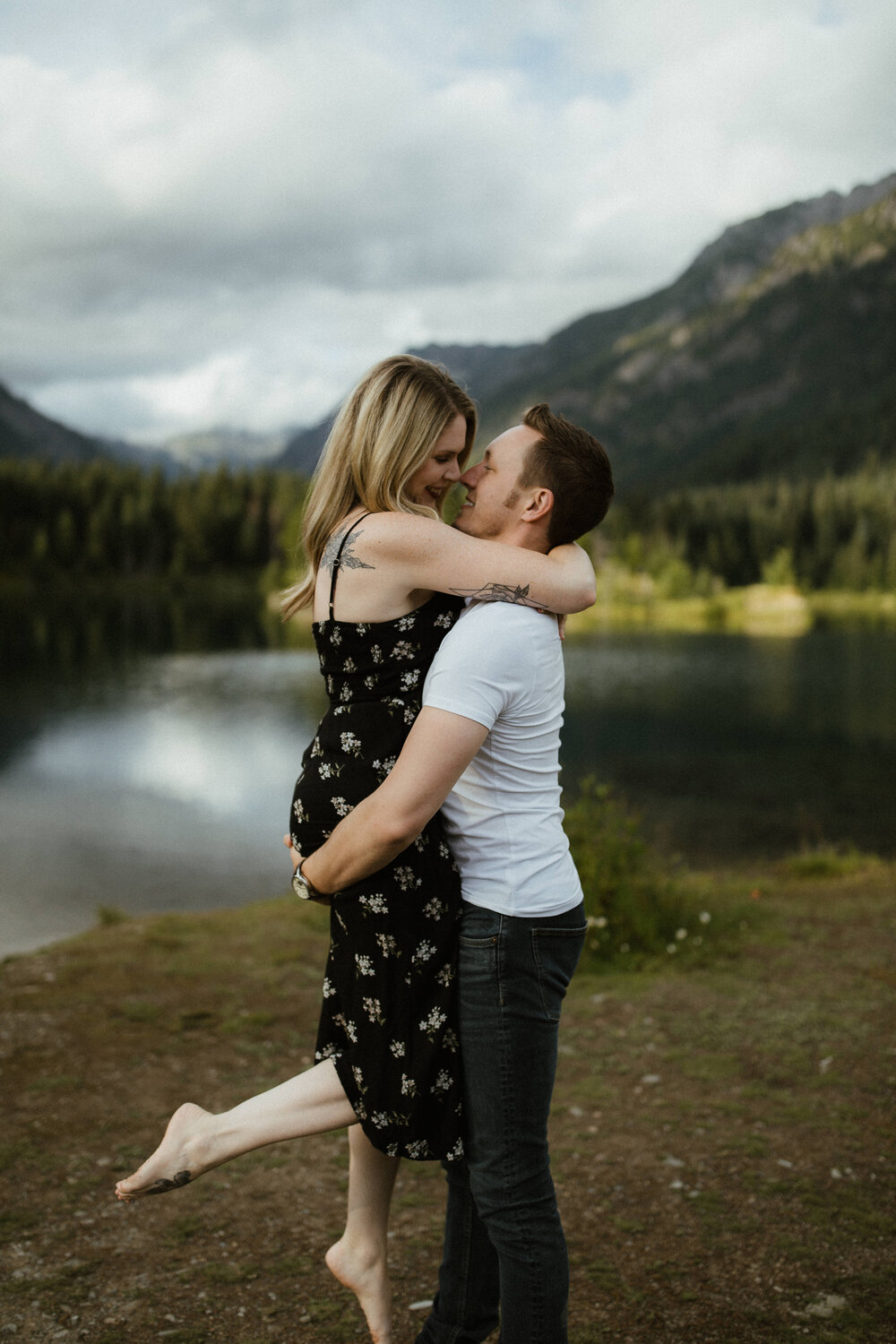 Gold_Creek_Pond_Engagement_photos_1.jpg