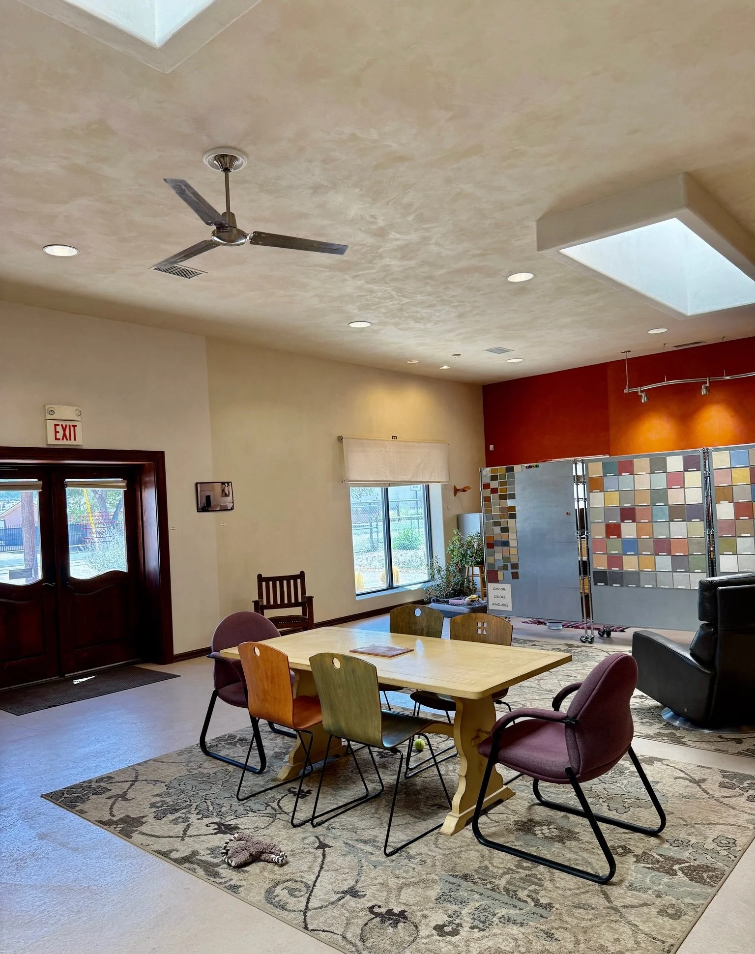 Come to Solamente's Plaster Gallery, our showroom where you can see and feel different plaster finishes, play with colors on a magnetic board to develop your palette.