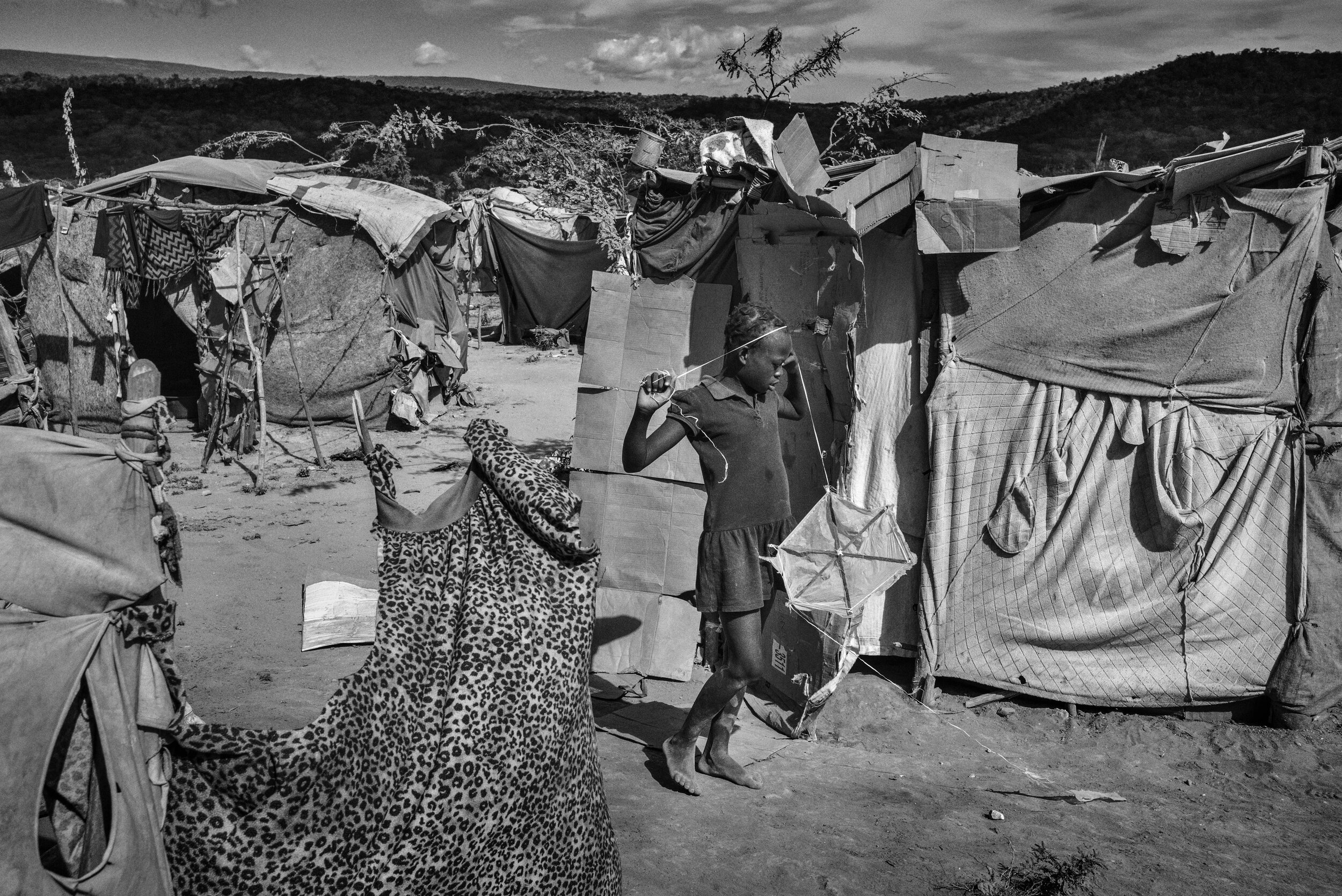  Photo of girl in refugee camp 