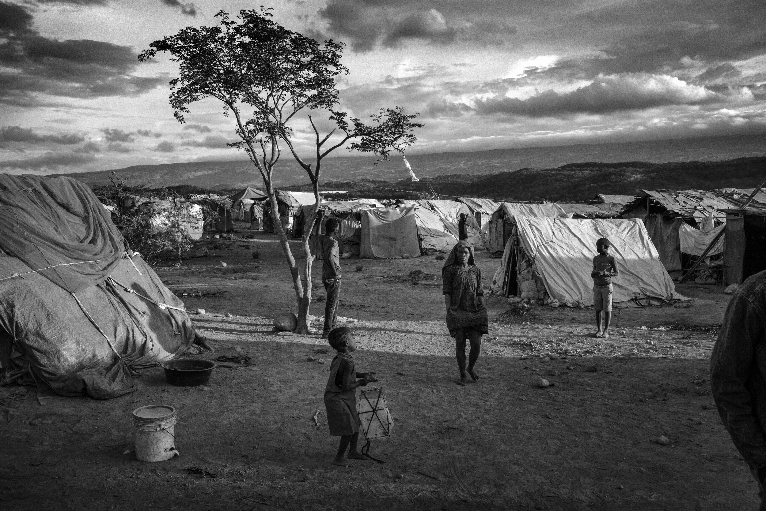  Landscape photo of settlement camp 