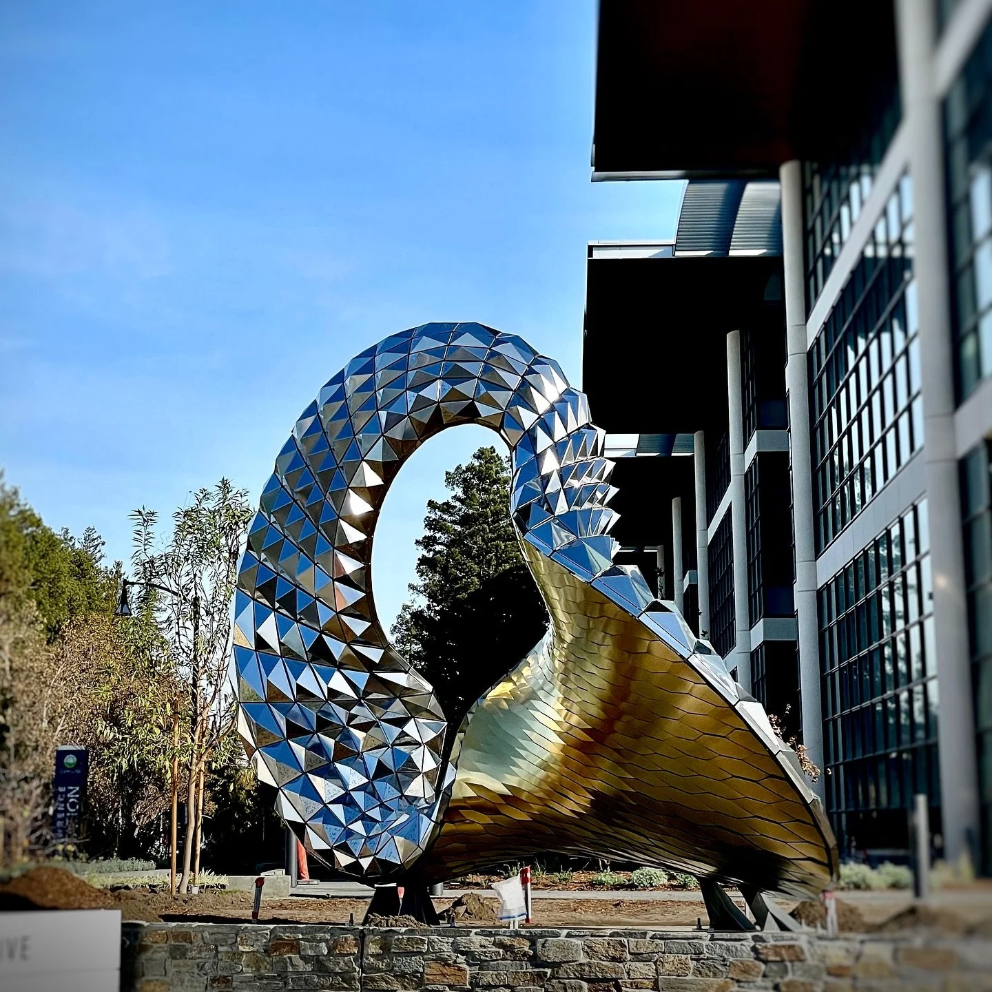 Infinity made imaginable - quick snapshot of our Continuum public sculpture in Sunnyvale. Better images and videos coming soon! Artist: Jason Kelly Johnson &amp; Nataly Gattegno / Futureforms; Structural Engineer: @rbhullc #futureforms #futureformsla