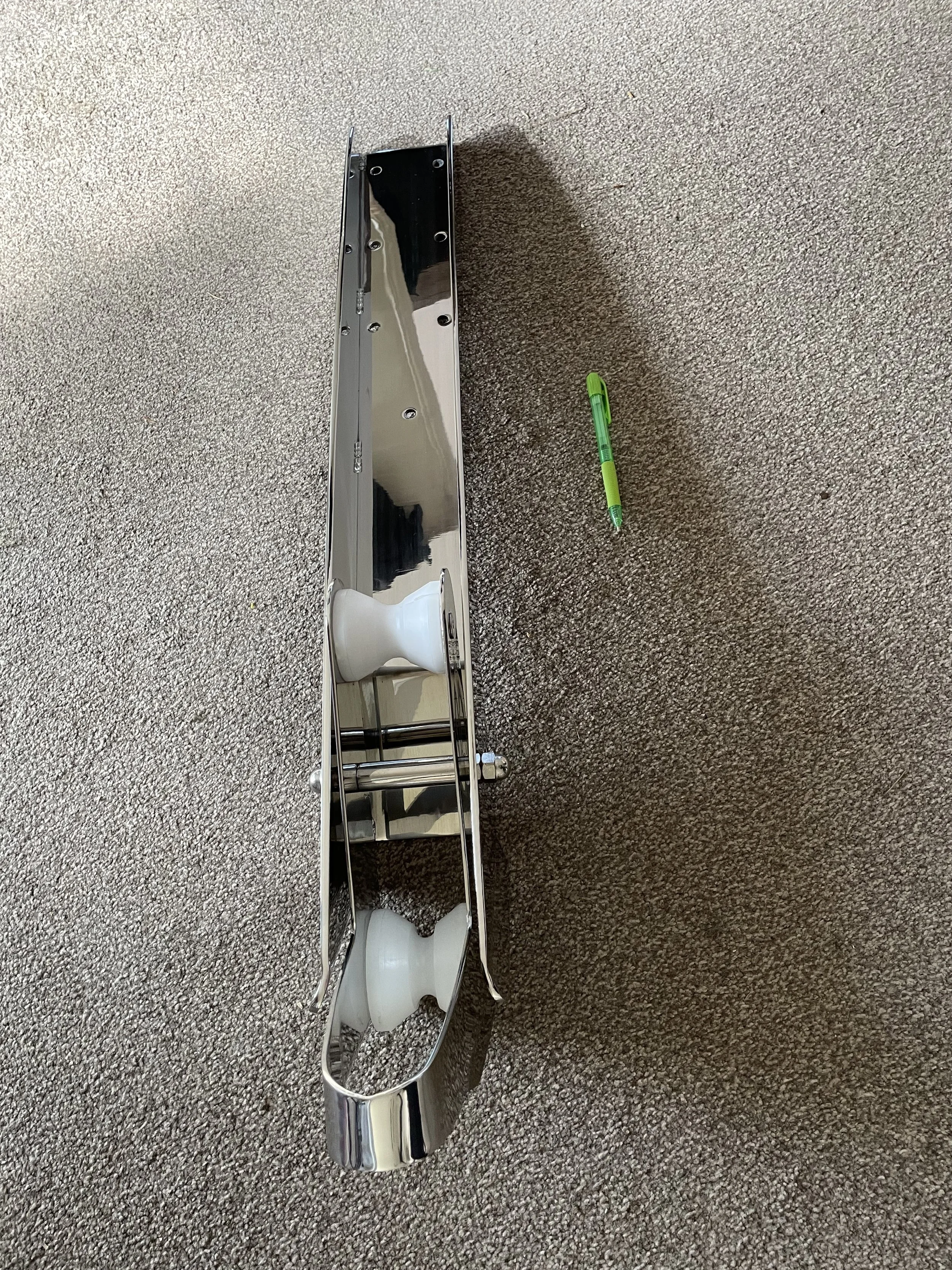Bow roller self launching 725x87 t.jpg