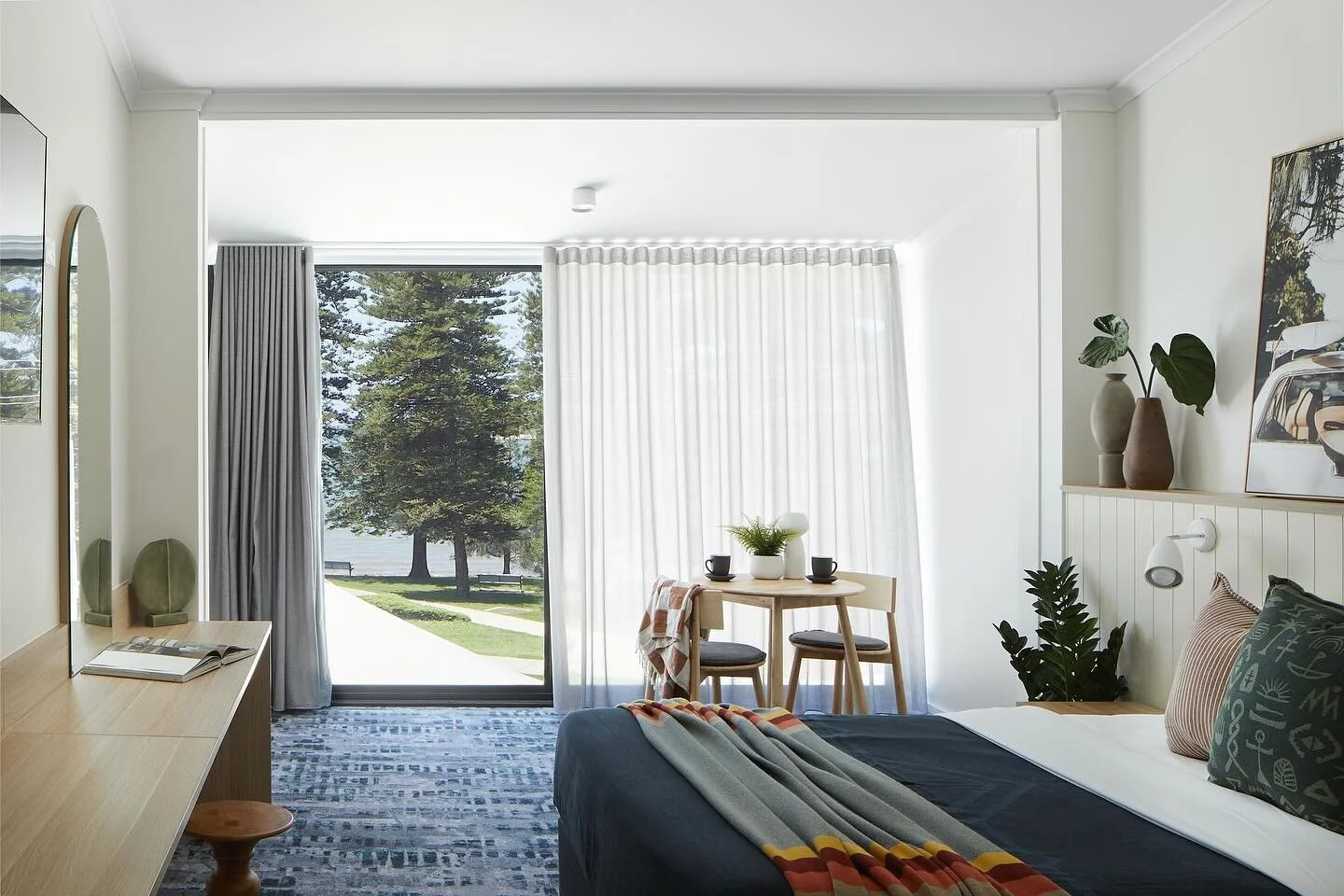 Pippies - Accommodation.
Fabric reworked 18 motel rooms at this Lake Mac venue. 
Bold with a dose of informality. 
Photo: @alexmcintyre_photography 
#wearefabric #fabrichospitality #fabricarchitecture #hoteldesign  #fitout #interiordesign #pub #clu