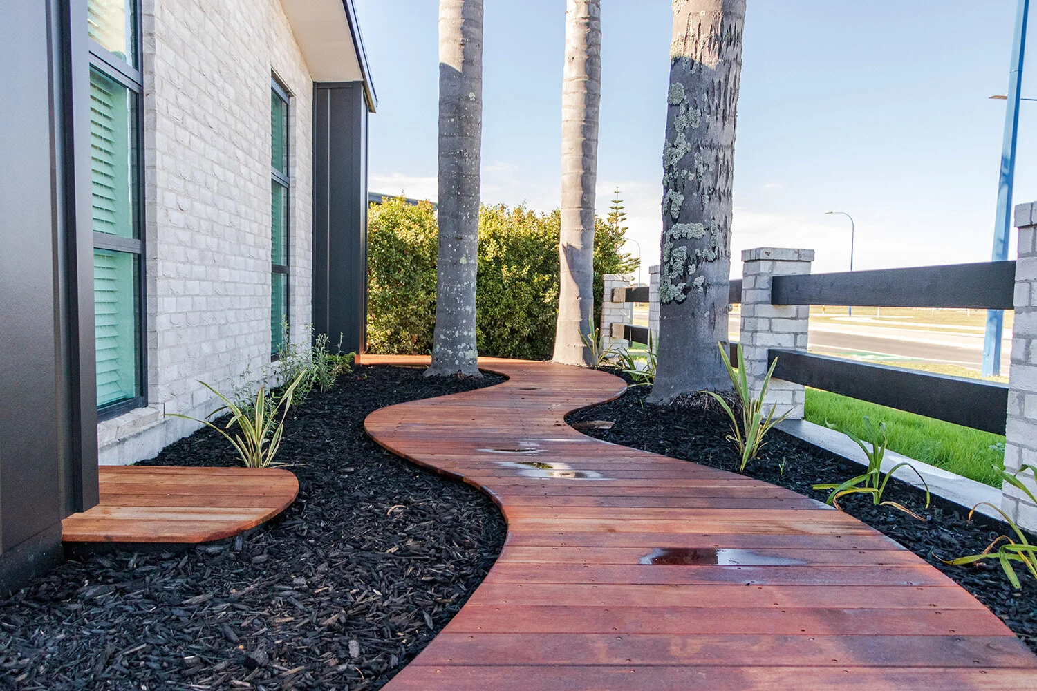 115 Blvd Feature path to side garage door.jpg