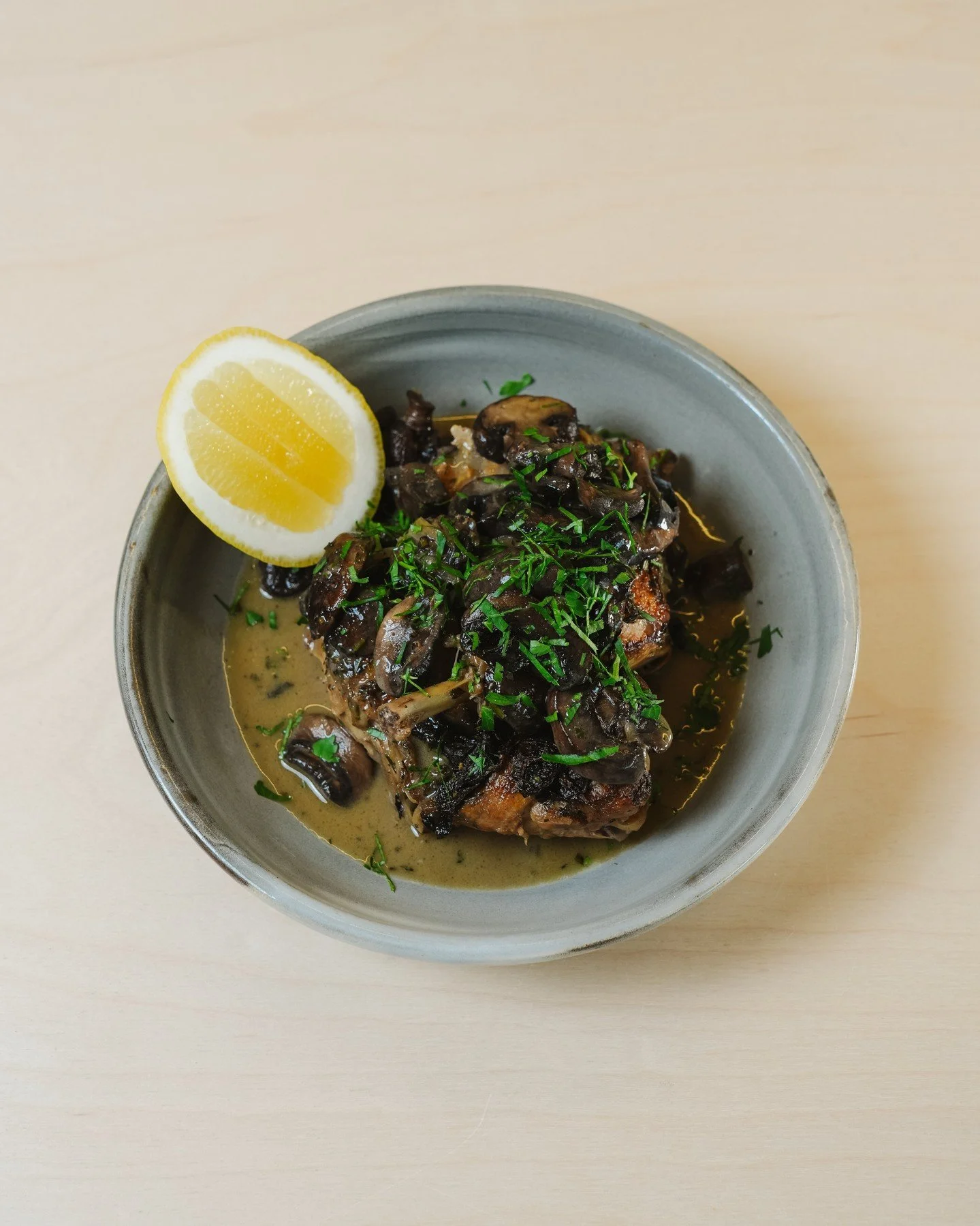 Cosy dinner in sorted. Our Chicken Pot Roast serves 2 and is ready for the oven. Serve with a wedge of lemon and enjoy!
ㅤ
Pick up today from 16 Banksia Drive or @baygrovcer, or pre-order online now for delivery next Thursday