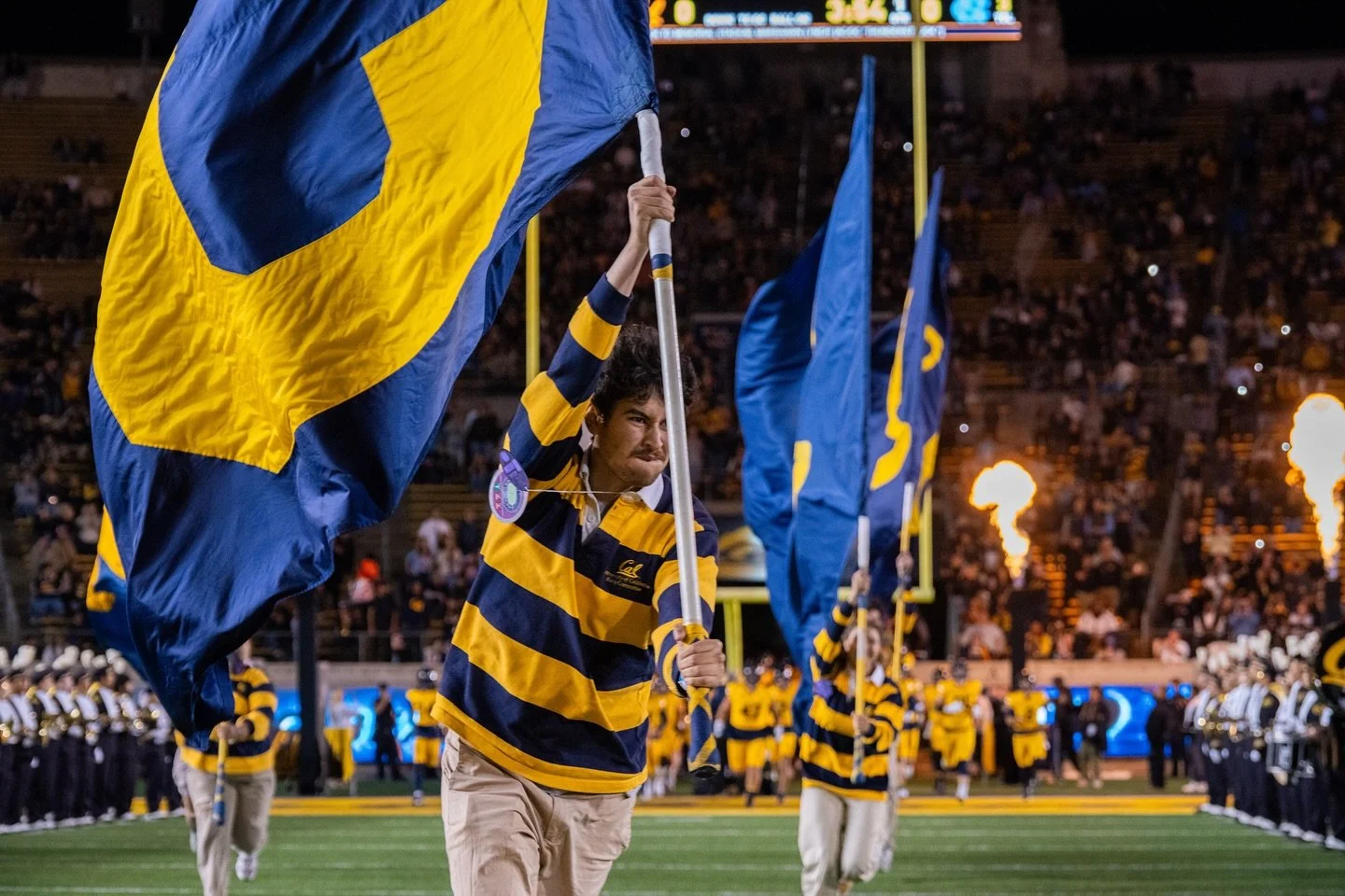 Friday night light Moments 📷🖼️
#kahlilphotography #cal vs #uncfootball #calfootball #klcfotos #bayareaphotography #collegefootball #accfootball