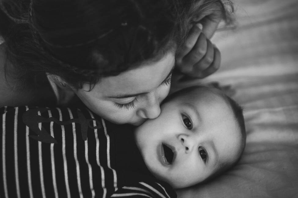 séance-bébé-à-domicile-virginie-menuet-photographe-vannes