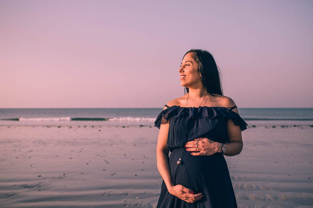 future maman sur la plage de Suscinio