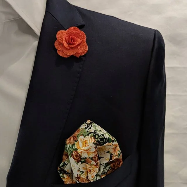 Don't be shy. Go floral!
#dappertodetails

__________________
#detailsmatter #classydapper #pocketsquare #lapelpins #dapper #dappermen#dapperman#denofmen#mensfashion#mensfashionpost
#menwithstyle#dapperstyle#dapperedman#gentlemen#gentlemenstyle
#gent