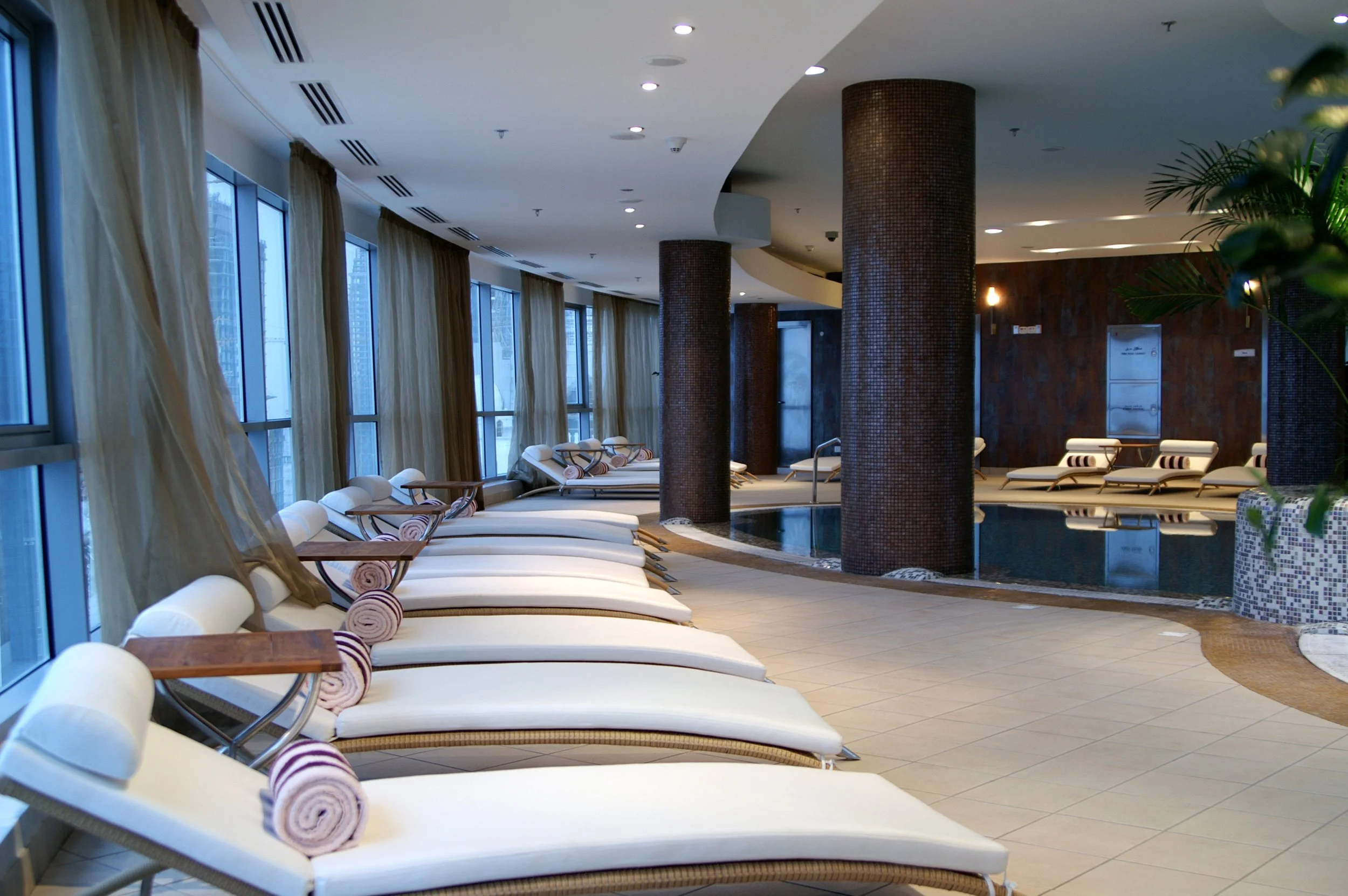 Spa with a indoor pool