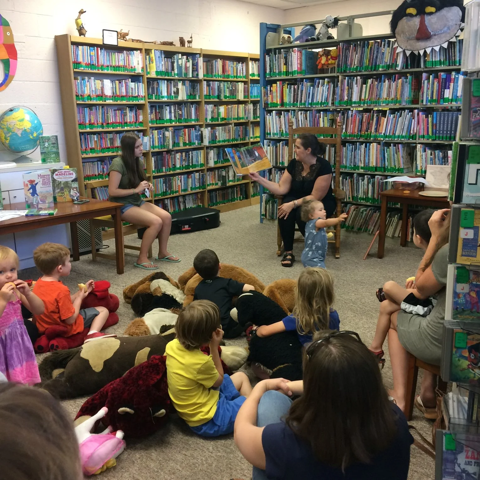 Friends%20of%20the%20Fauquier%20LibrarySq.jpg