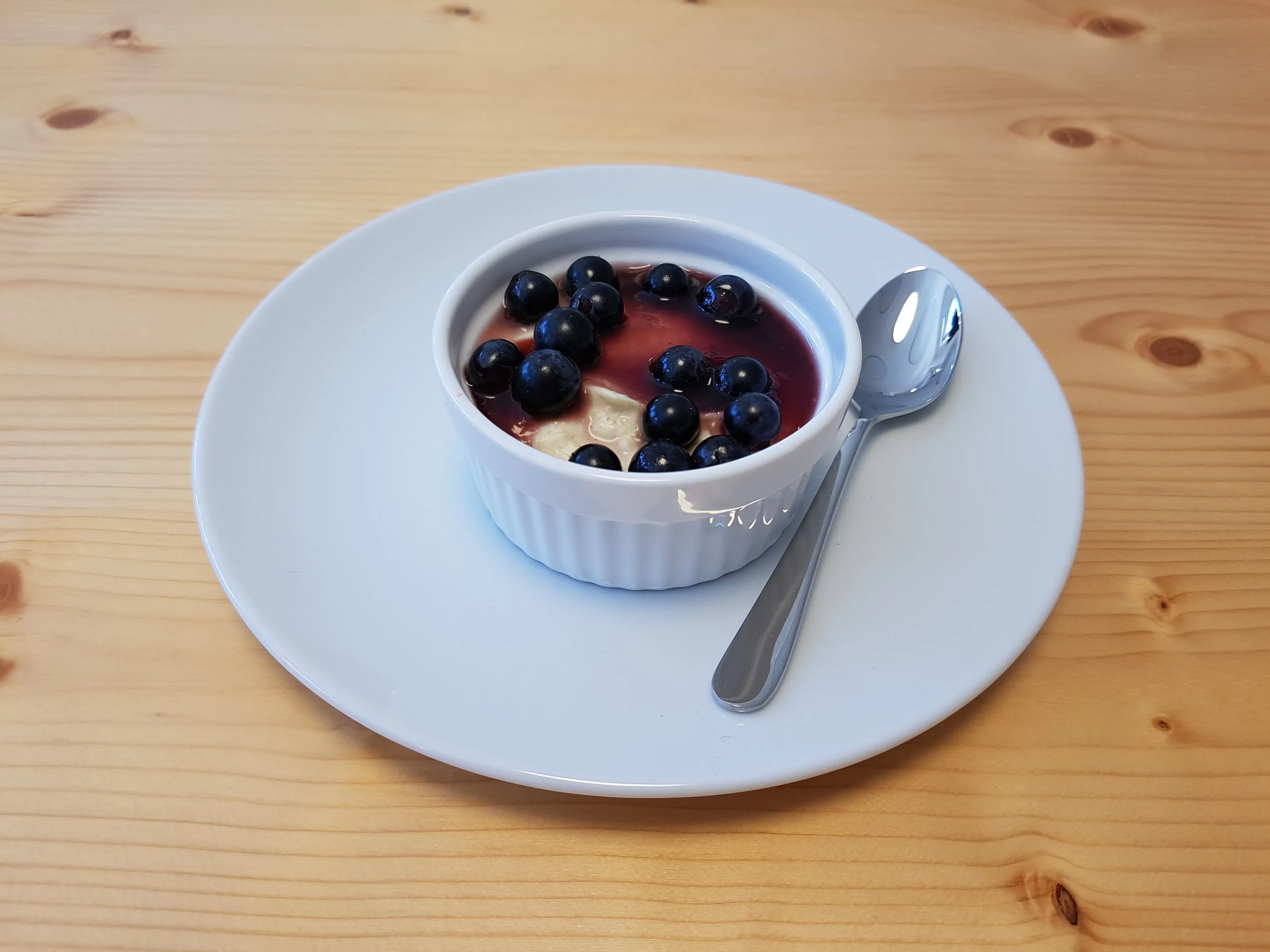  Grießcreme mit Weintrauben
