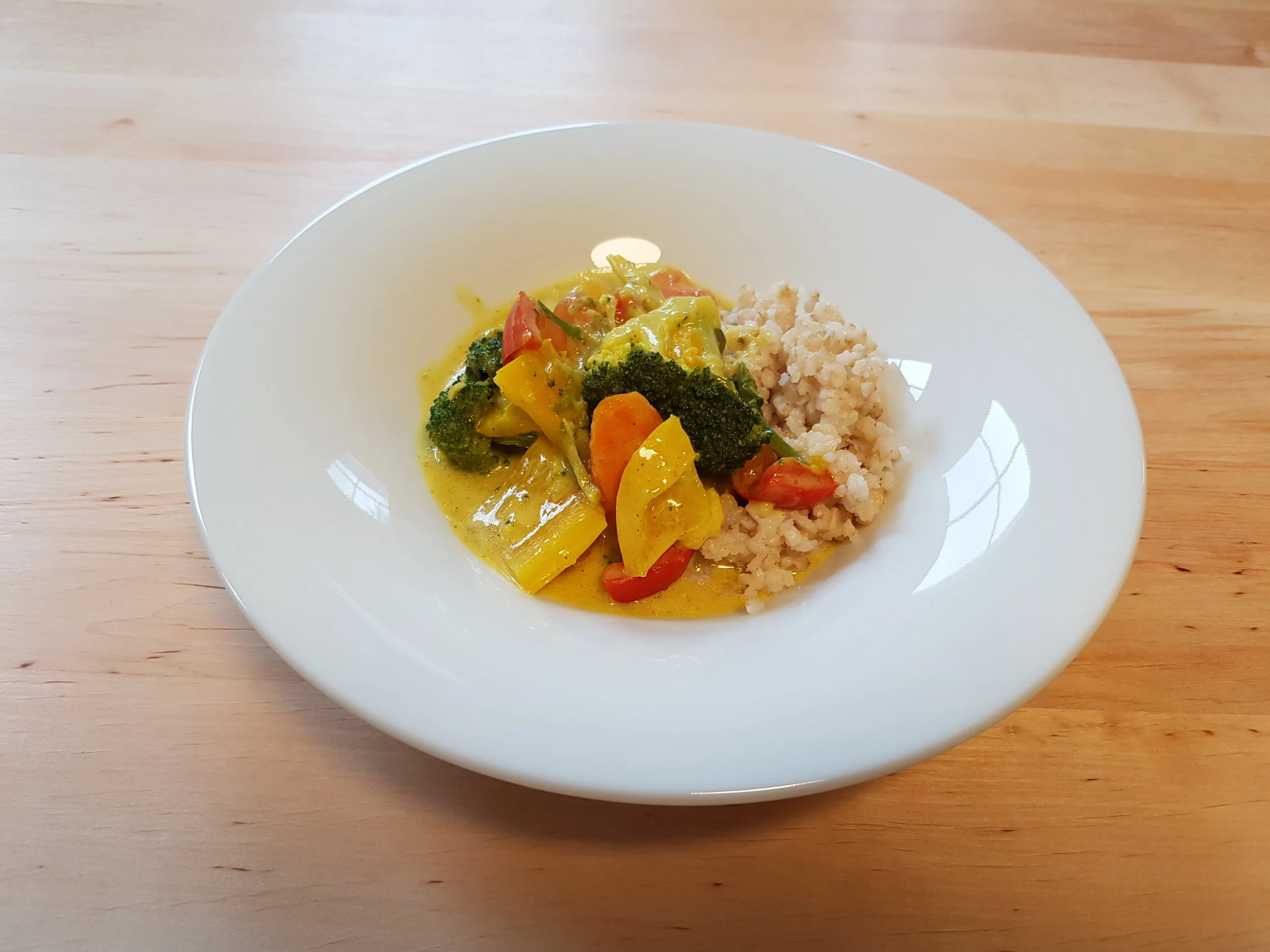 Curryrahmgemüse mit Naturreis