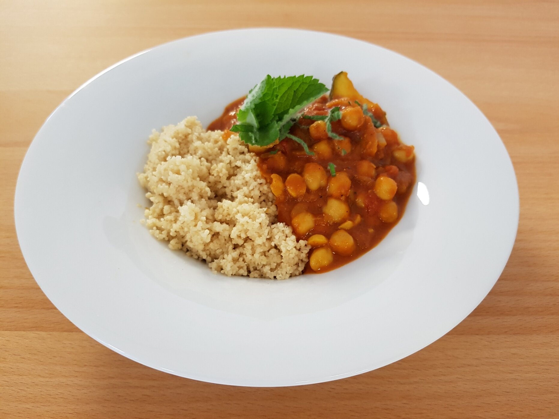 Kichererbsenpfanne mit Couscous