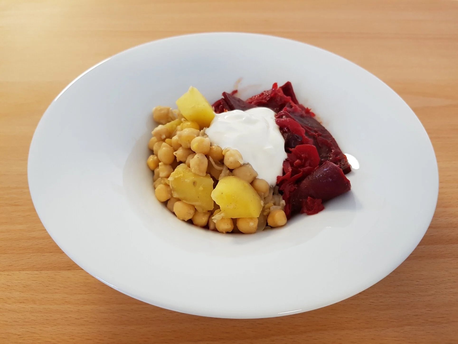 Kichererbsen-Curry dazu pikantes gemischtes Gemüse