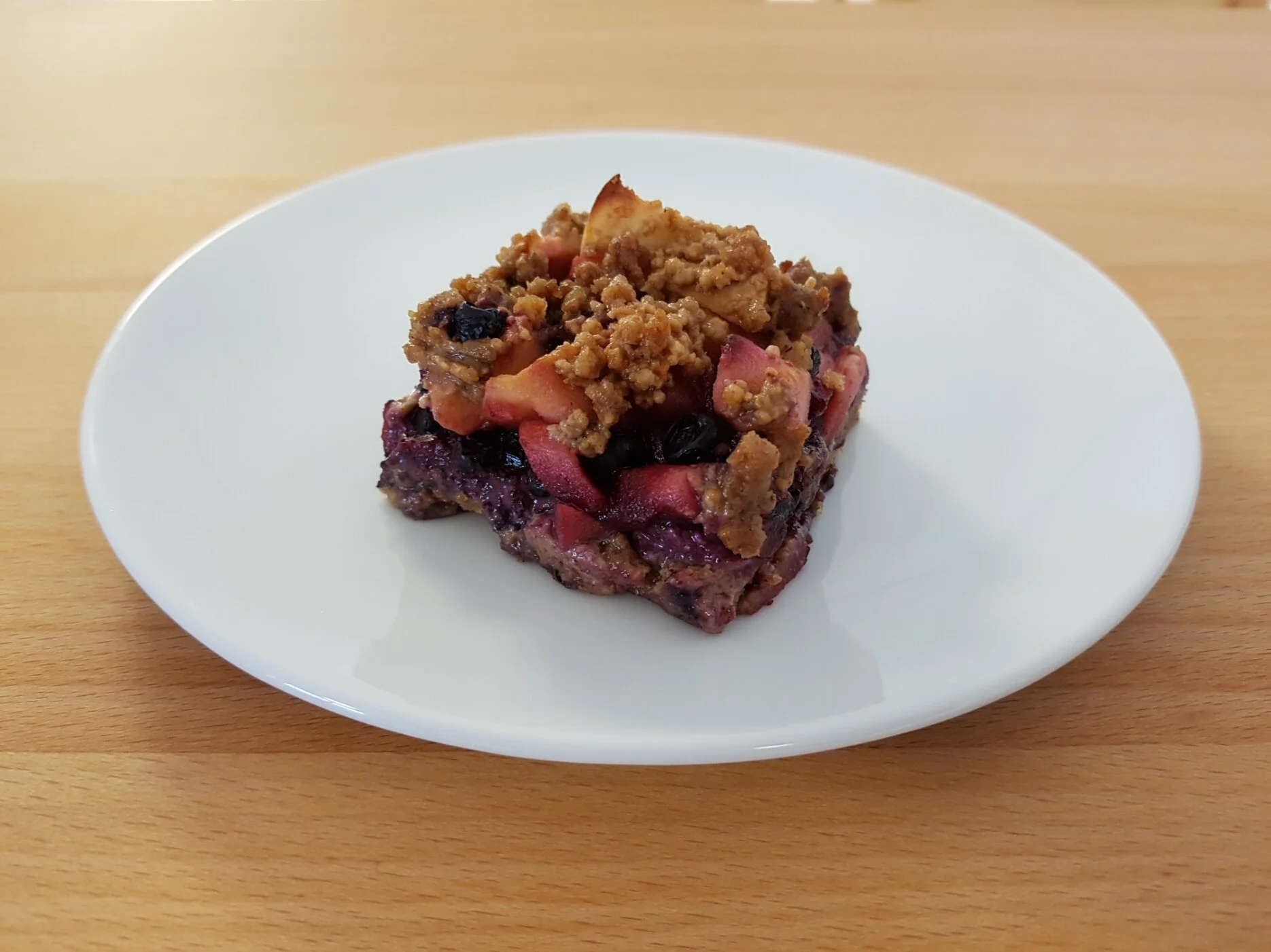 Apfel-Moosbeerstreuselkuchen