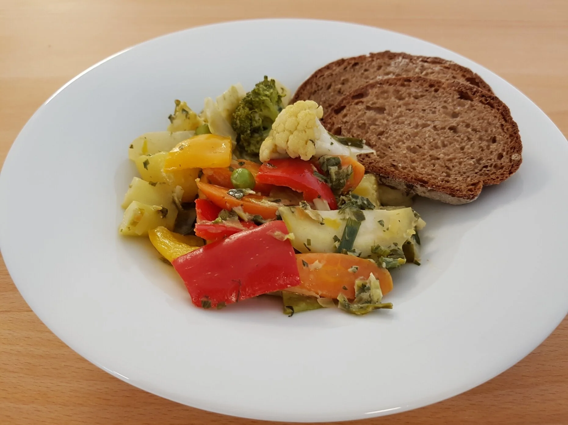 Gemüse in Kräuterrahmsauce