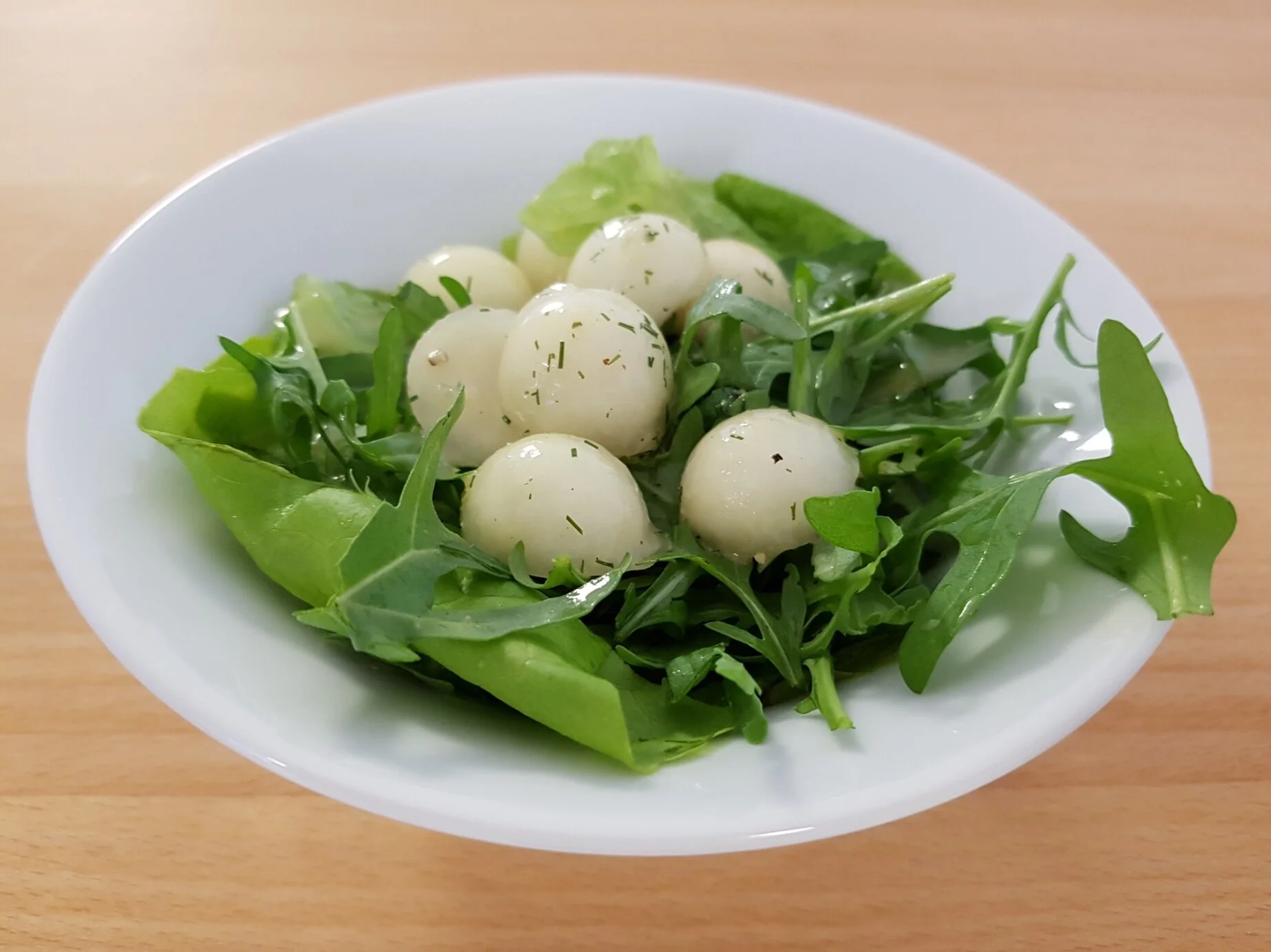Salat mit Kohlrabikugeln