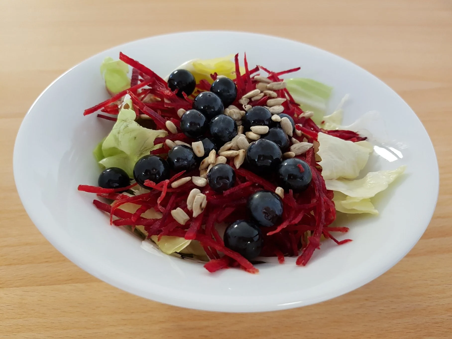 Herbstsalat mit Rohnen und Trauben
