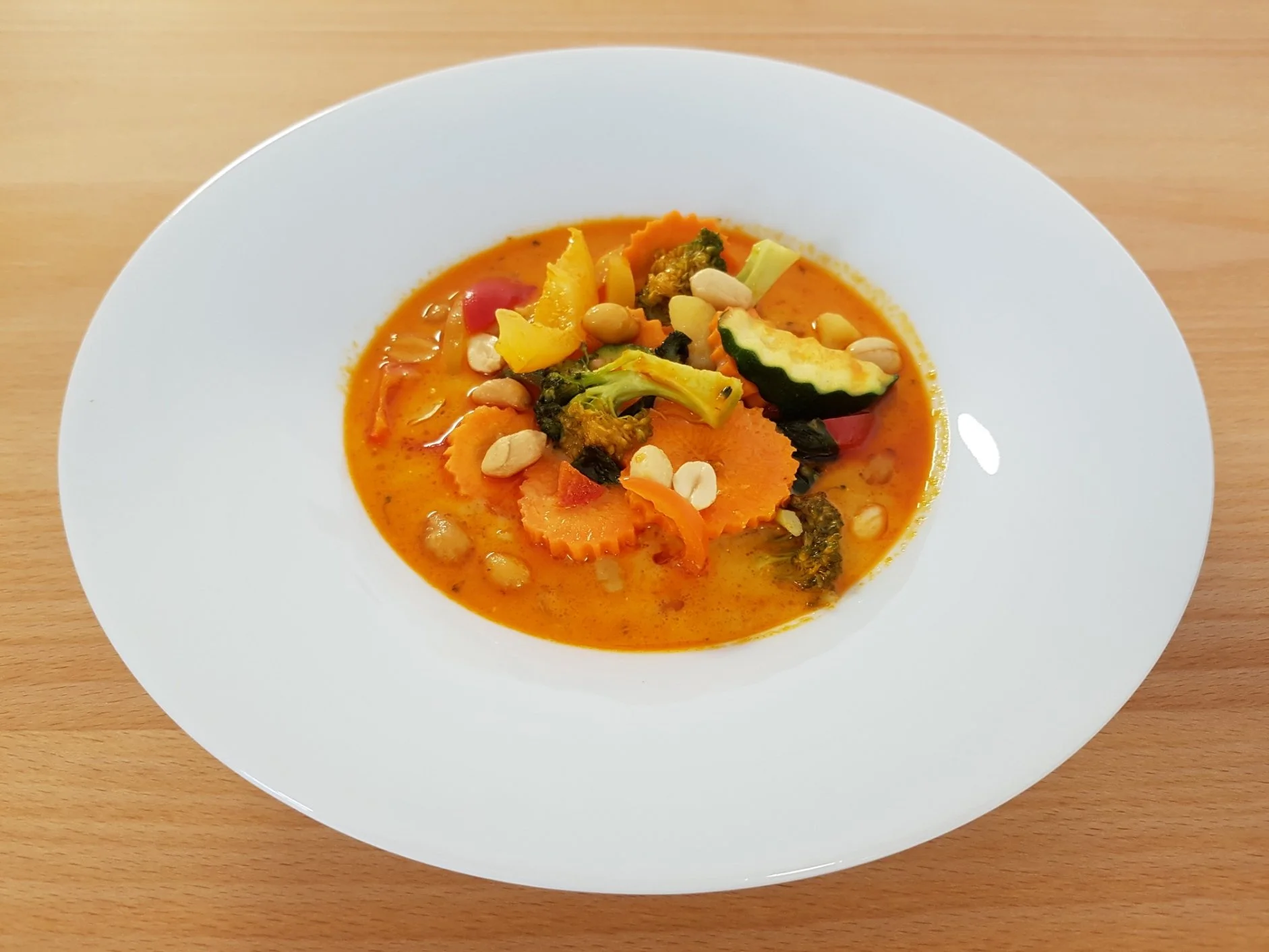 Massaman-Curry mit Kartoffeln und Gemüse