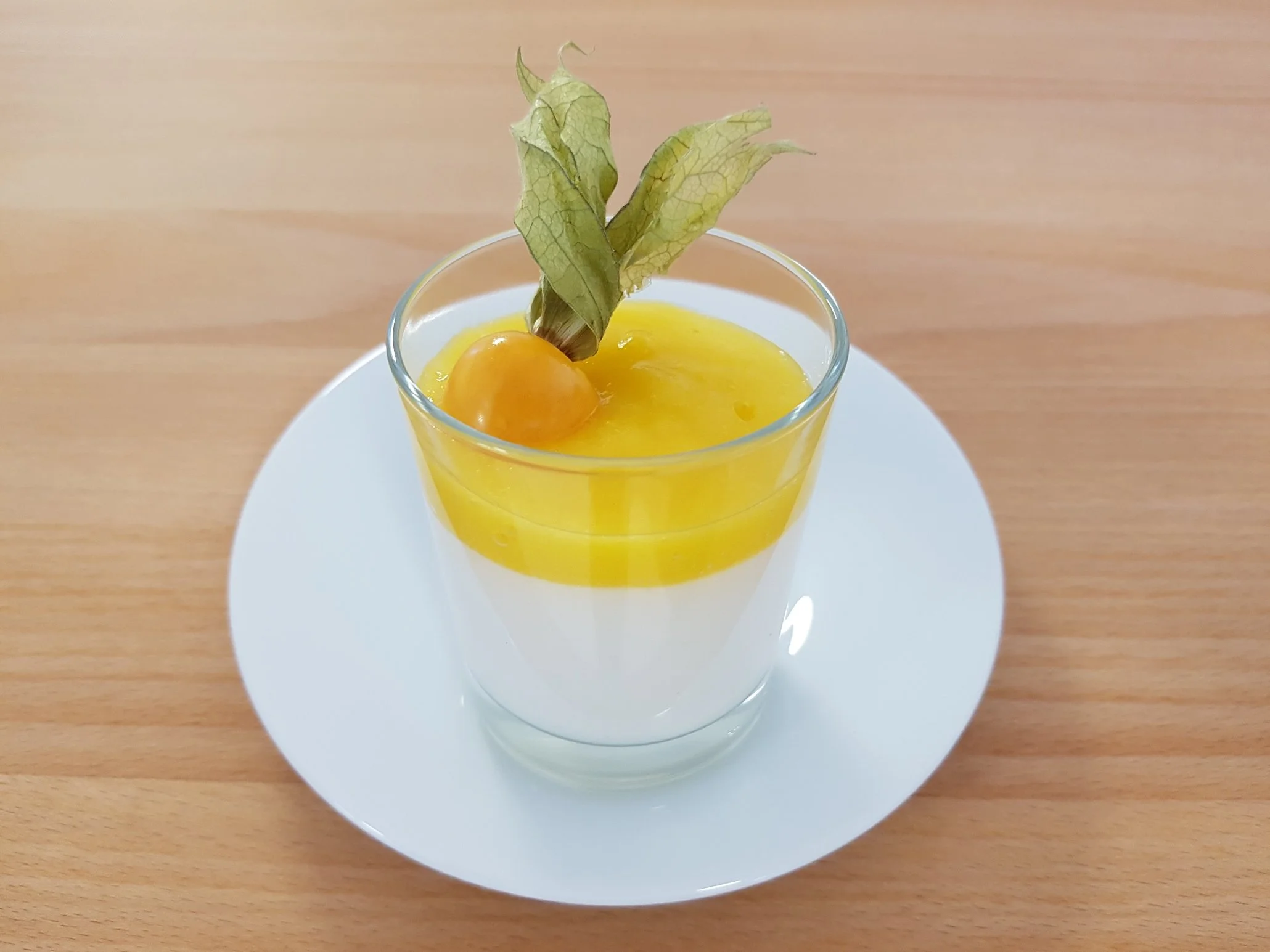 Kokospudding mit Physalis